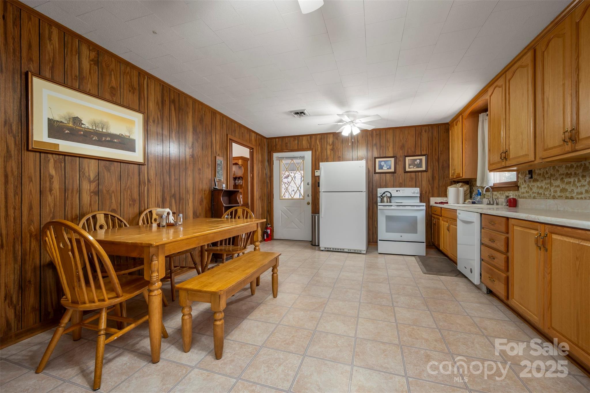 582 County Line Road Property Photo 8