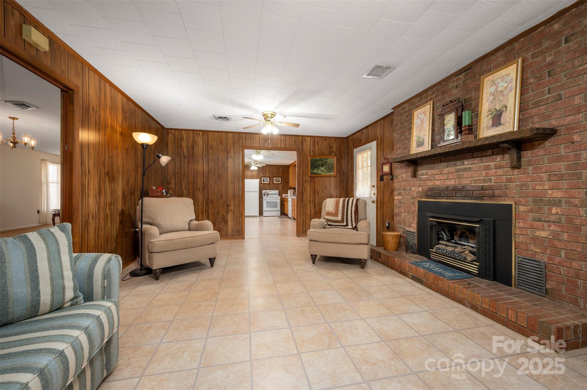 582 County Line Road Property Photo 11