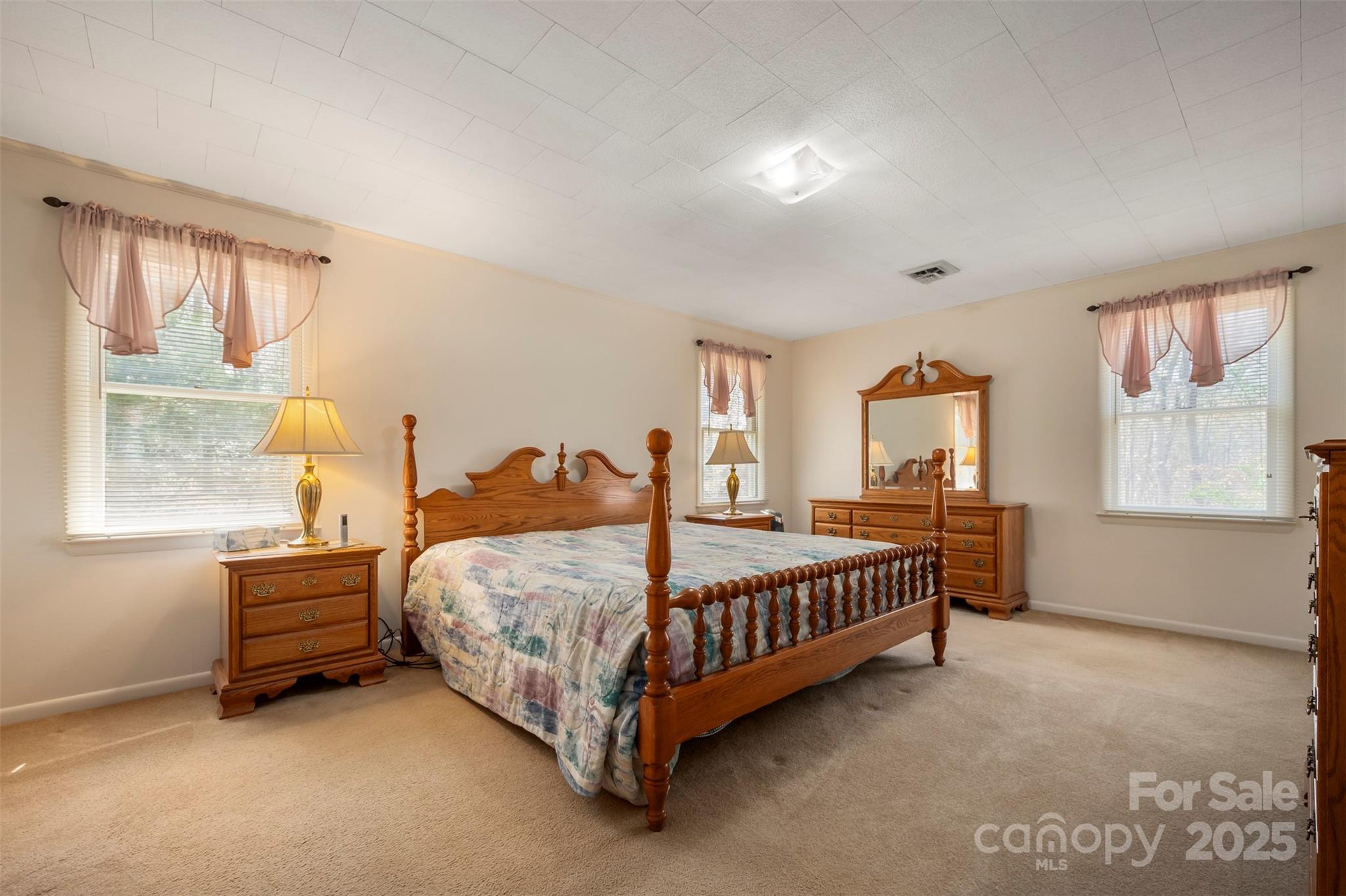 582 County Line Road Property Photo 12