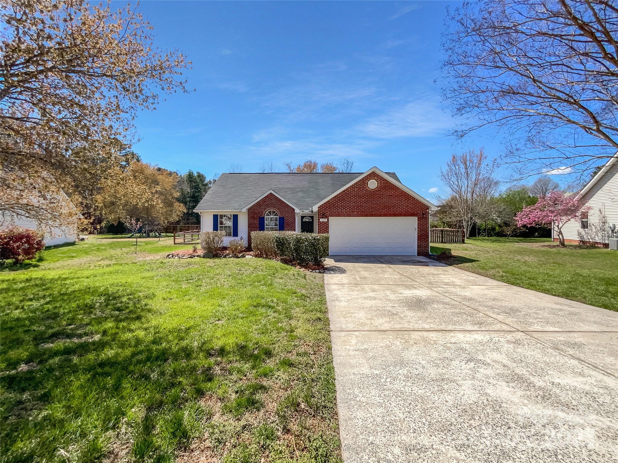 1025 Ridgefield Circle Property Photo