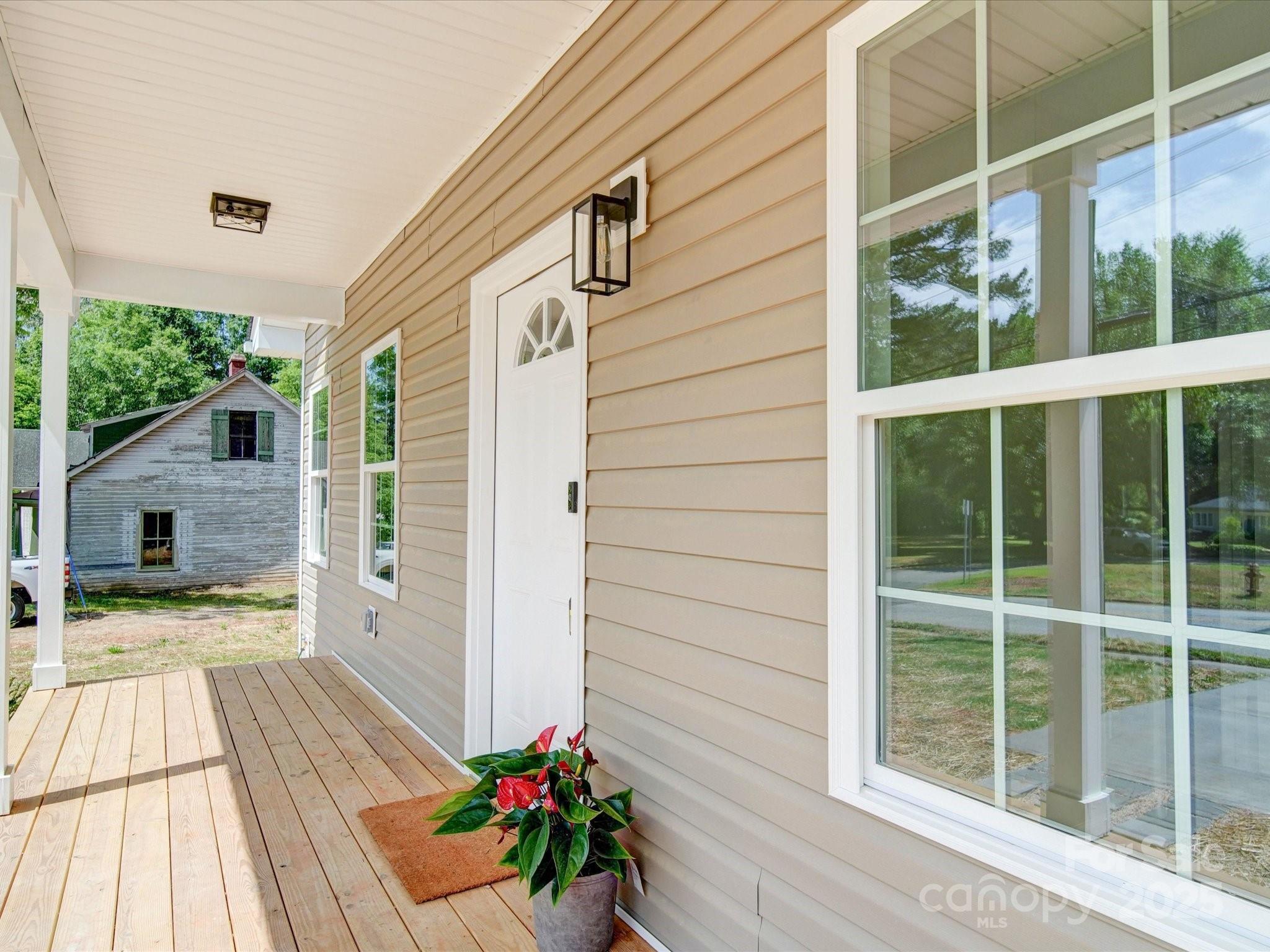 406 White Store Road Property Photo 4