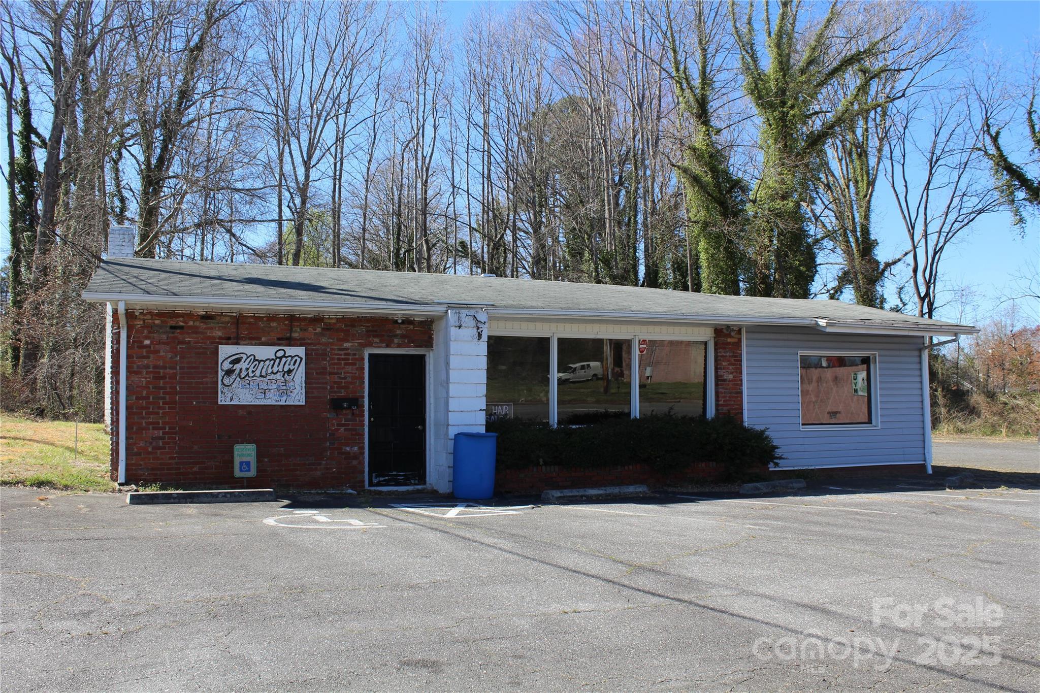 725 E Union Street Property Photo