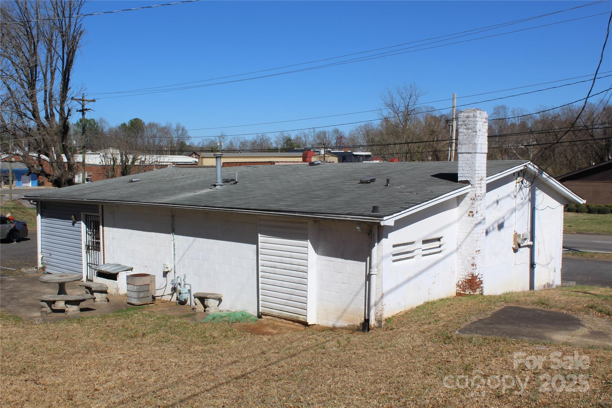 725 E Union Street Property Photo 2