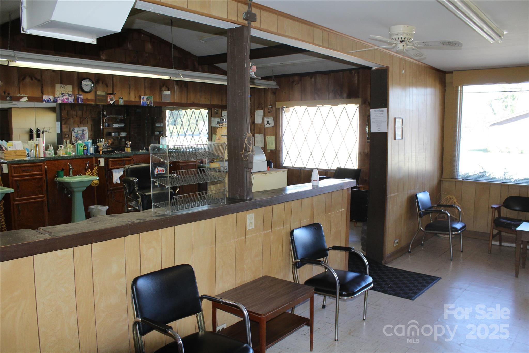 725 E Union Street Property Photo 5
