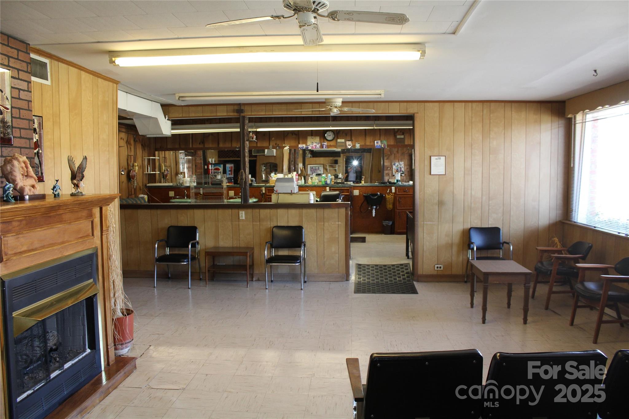 725 E Union Street Property Photo 6