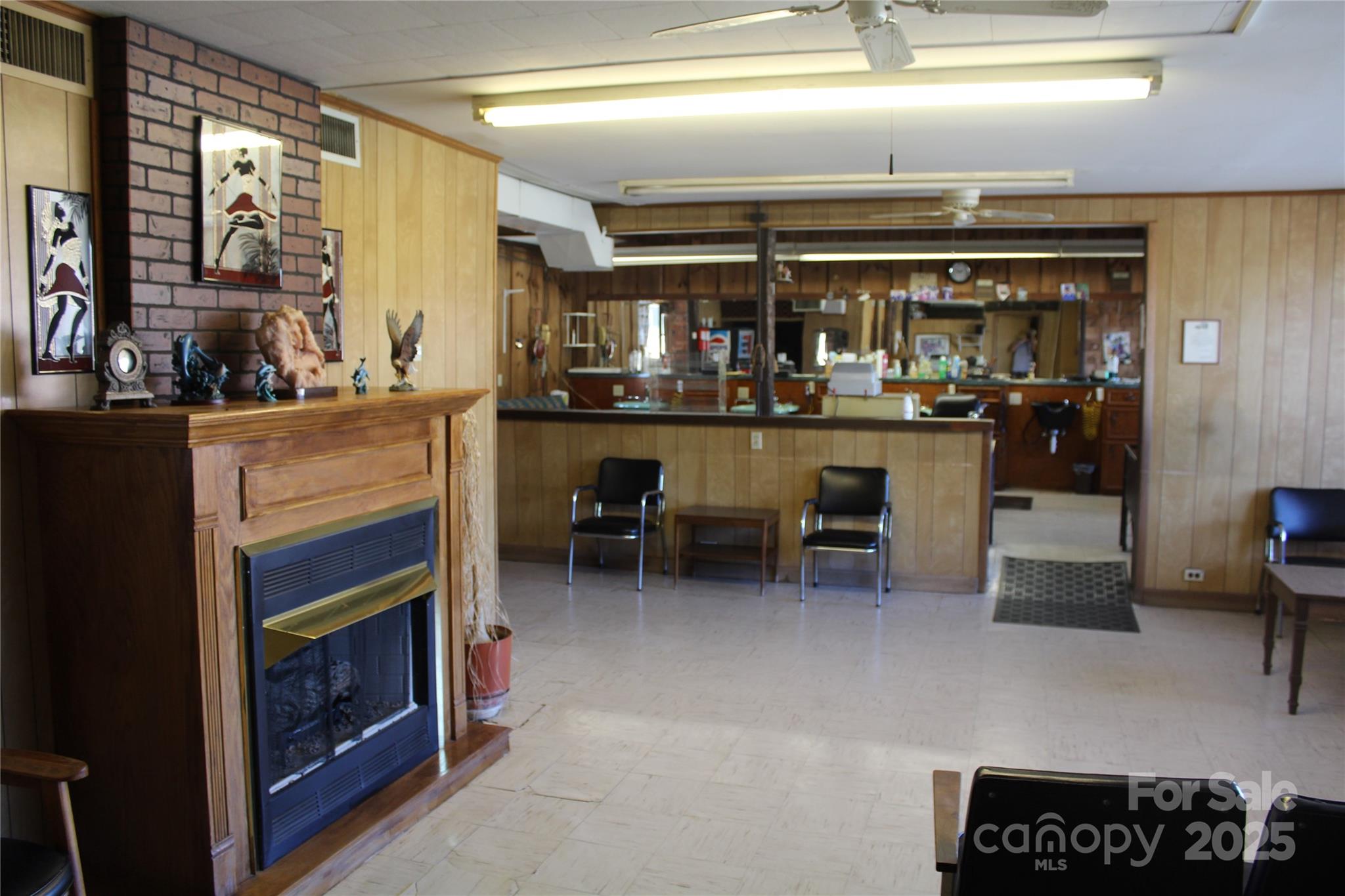 725 E Union Street Property Photo 8