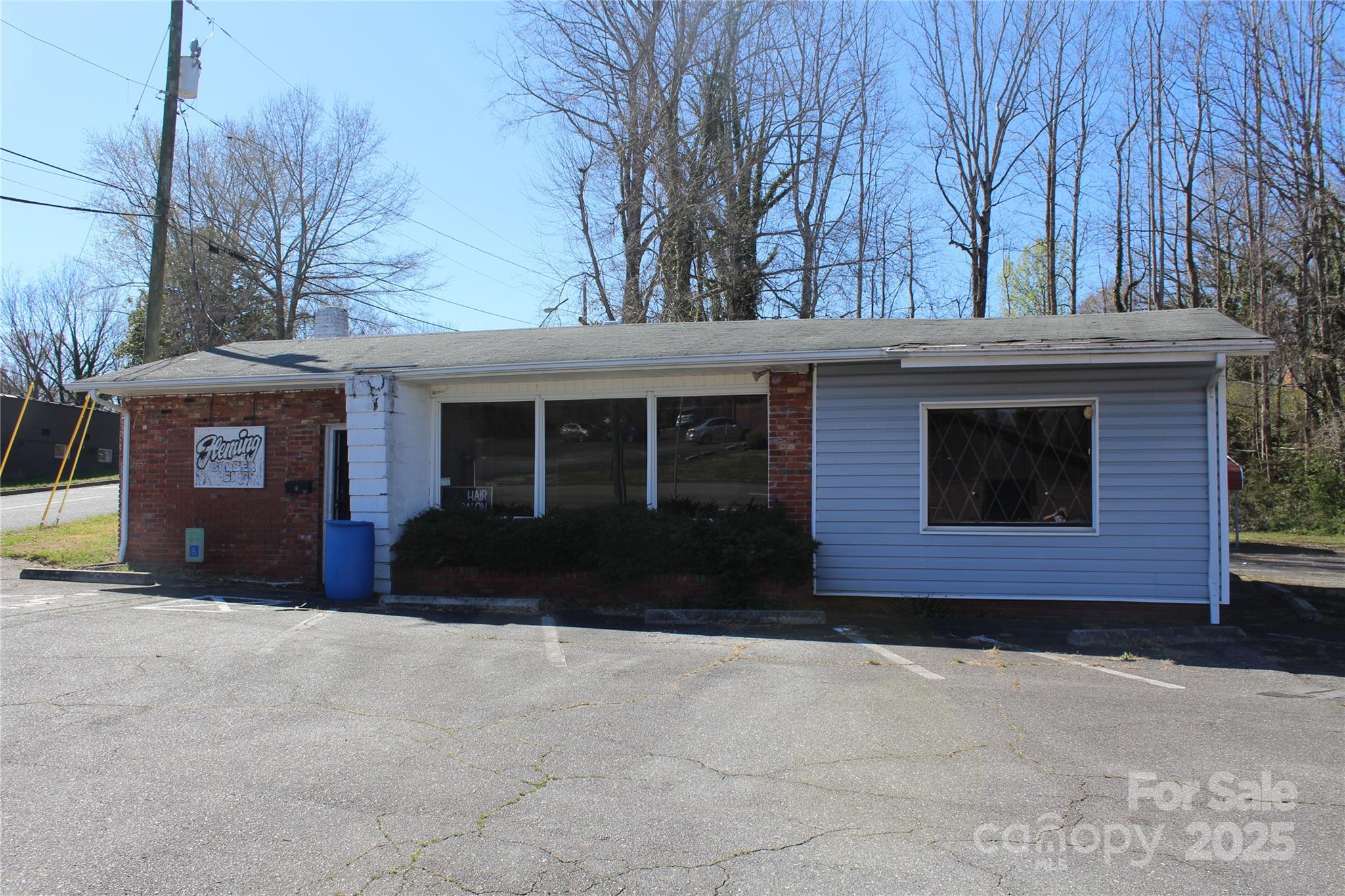 725 E Union Street Property Photo 13
