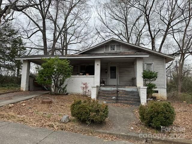 305 Suttle Street Property Photo