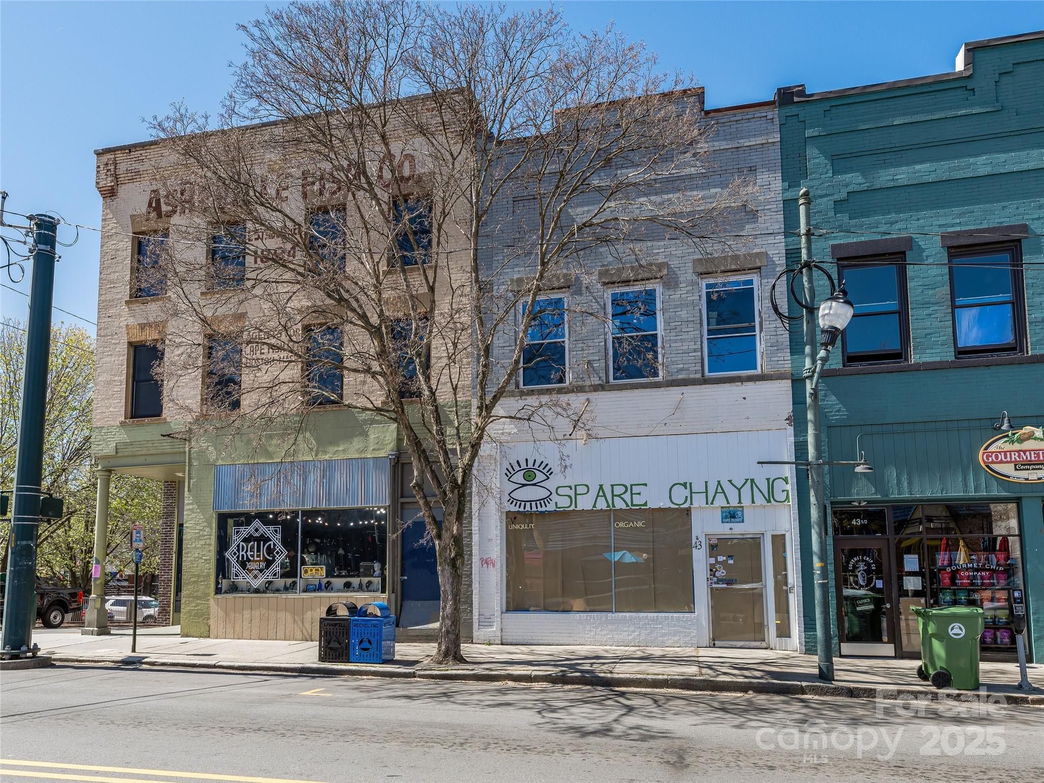 43 Broadway Street Property Photo 2