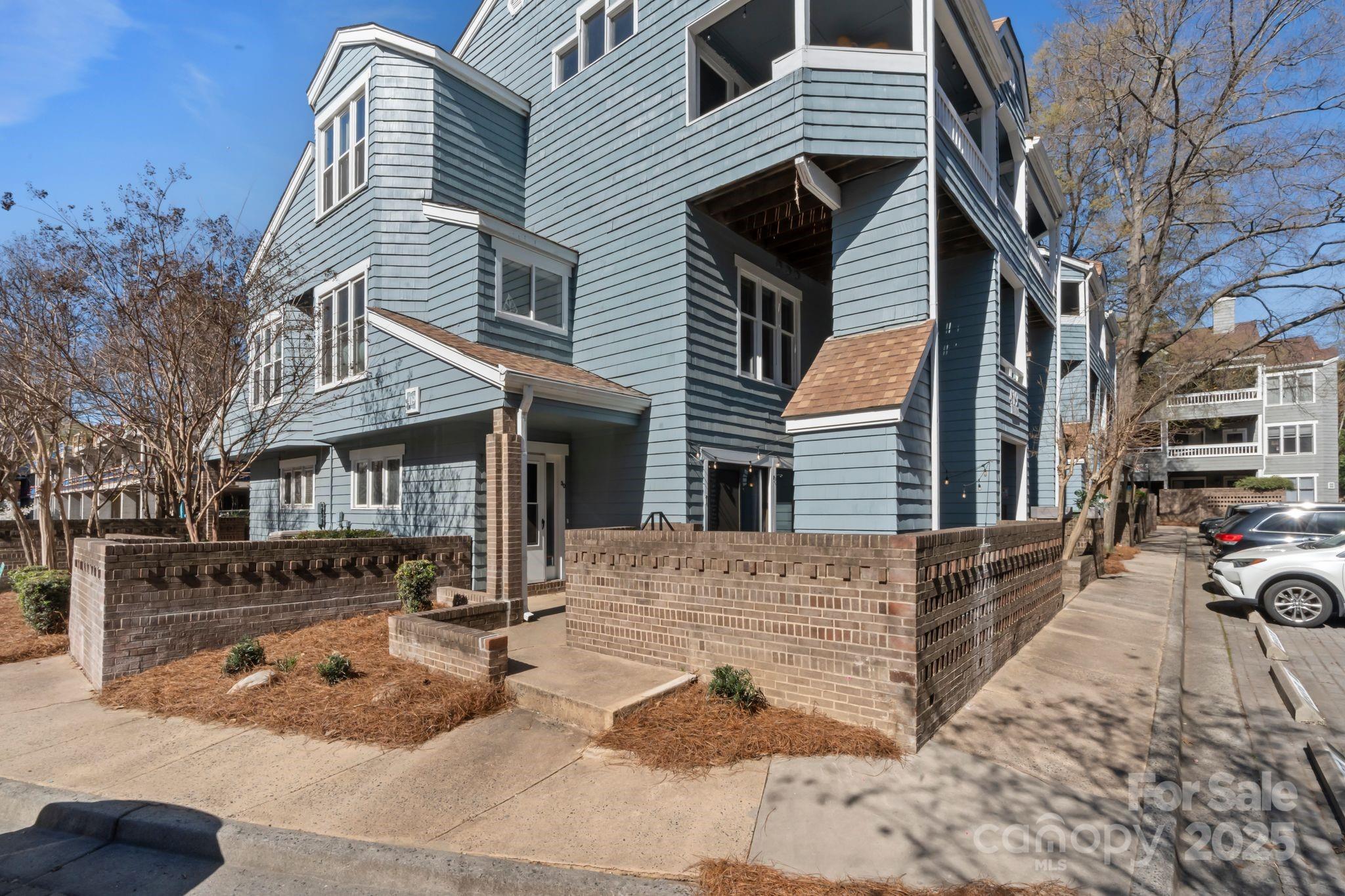419 W 8th Street Property Photo
