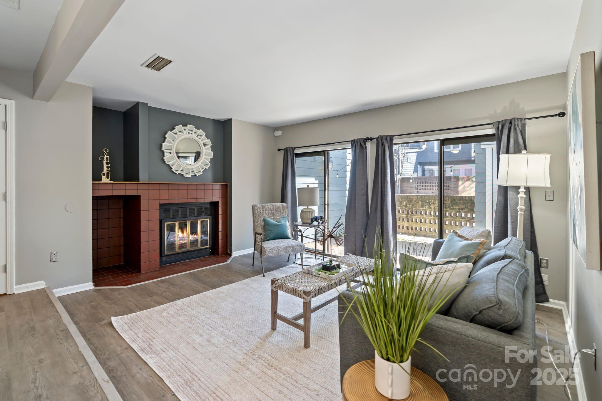 419 W 8th Street 50 Property Photo 1