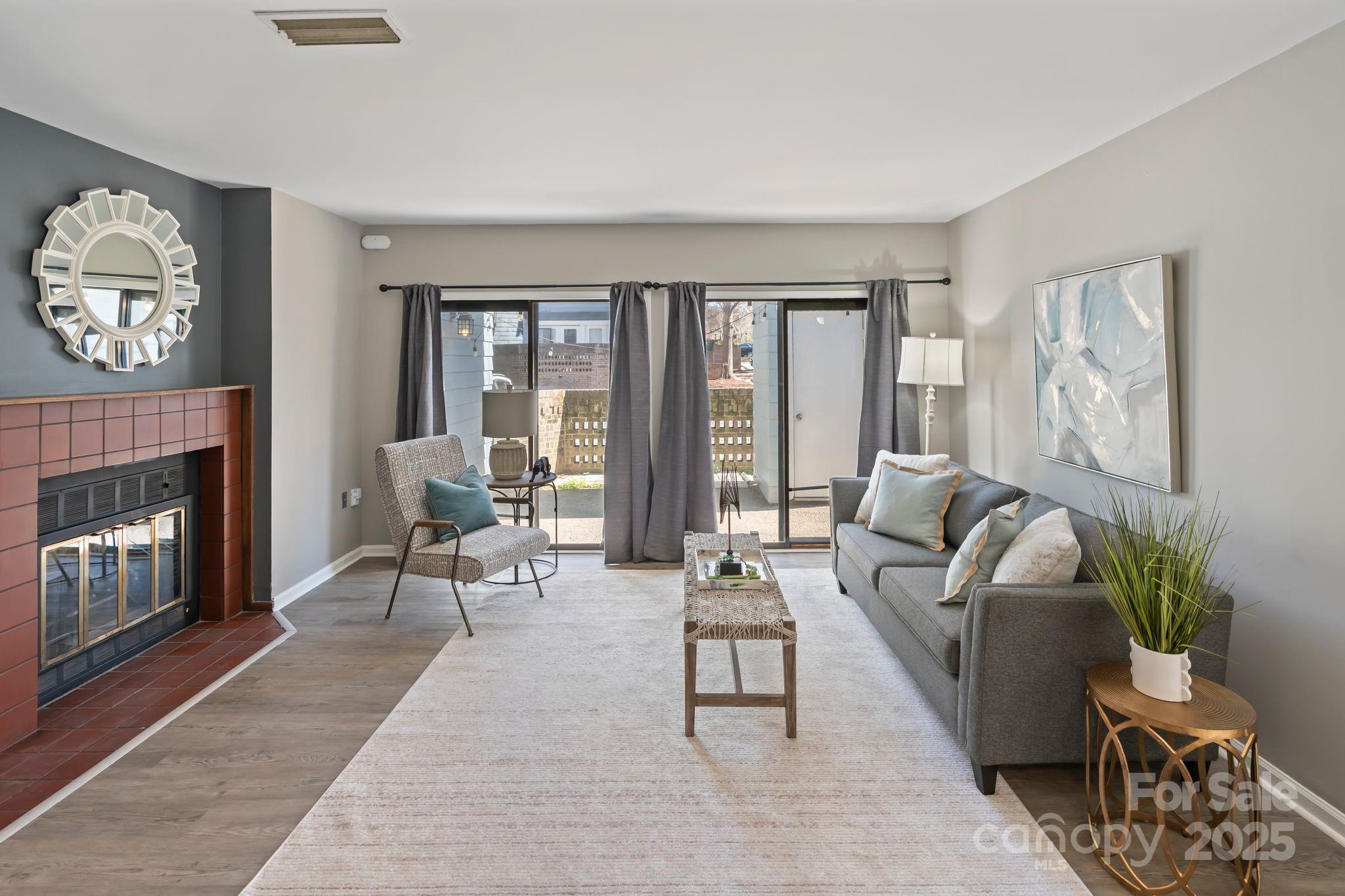 419 W 8th Street 50 Property Photo 5