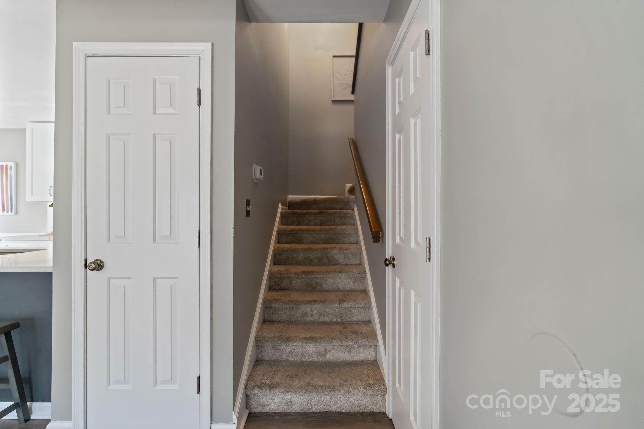 419 W 8th Street 50 Property Photo 8