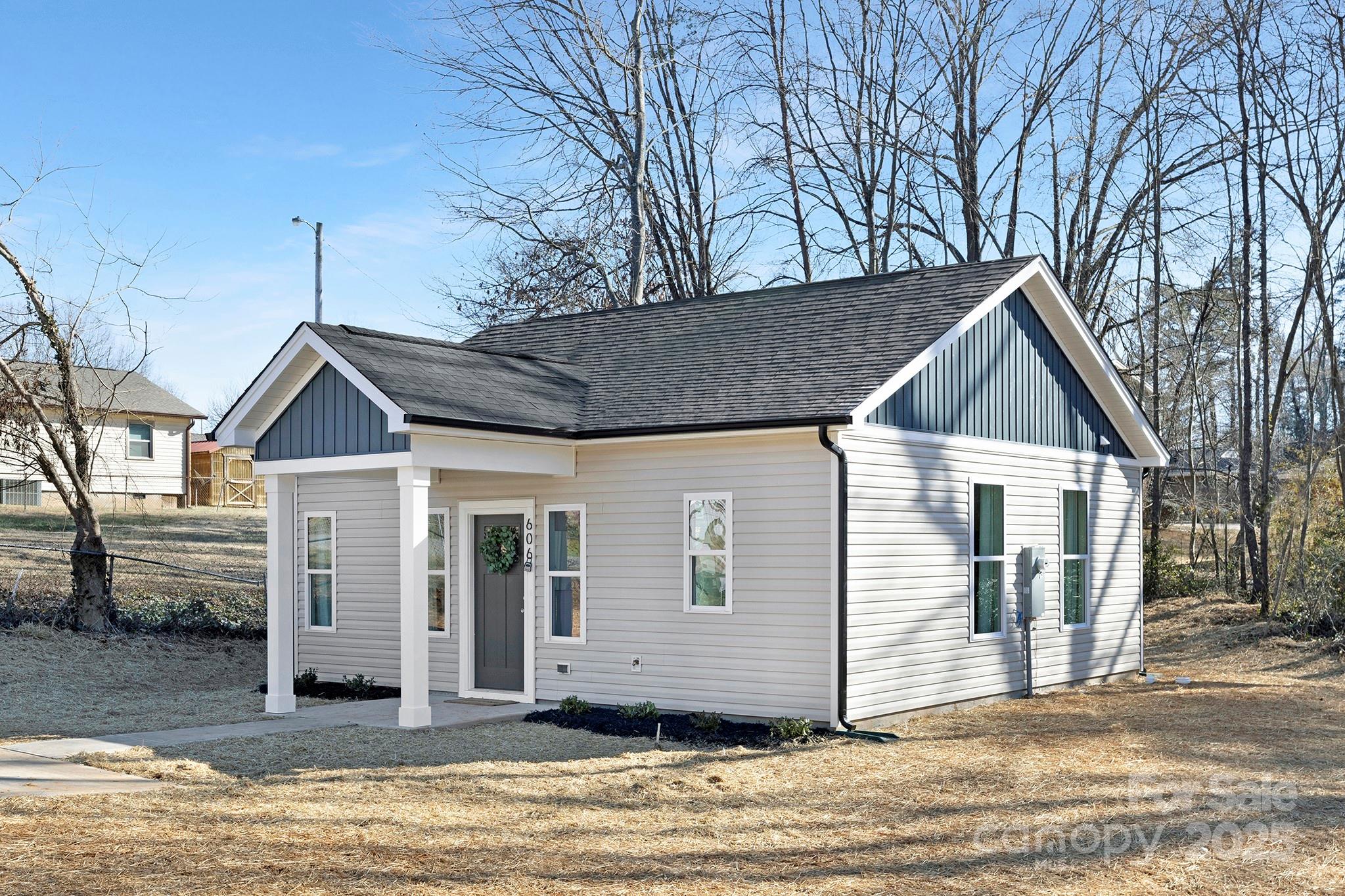 925 Park Drive Property Photo