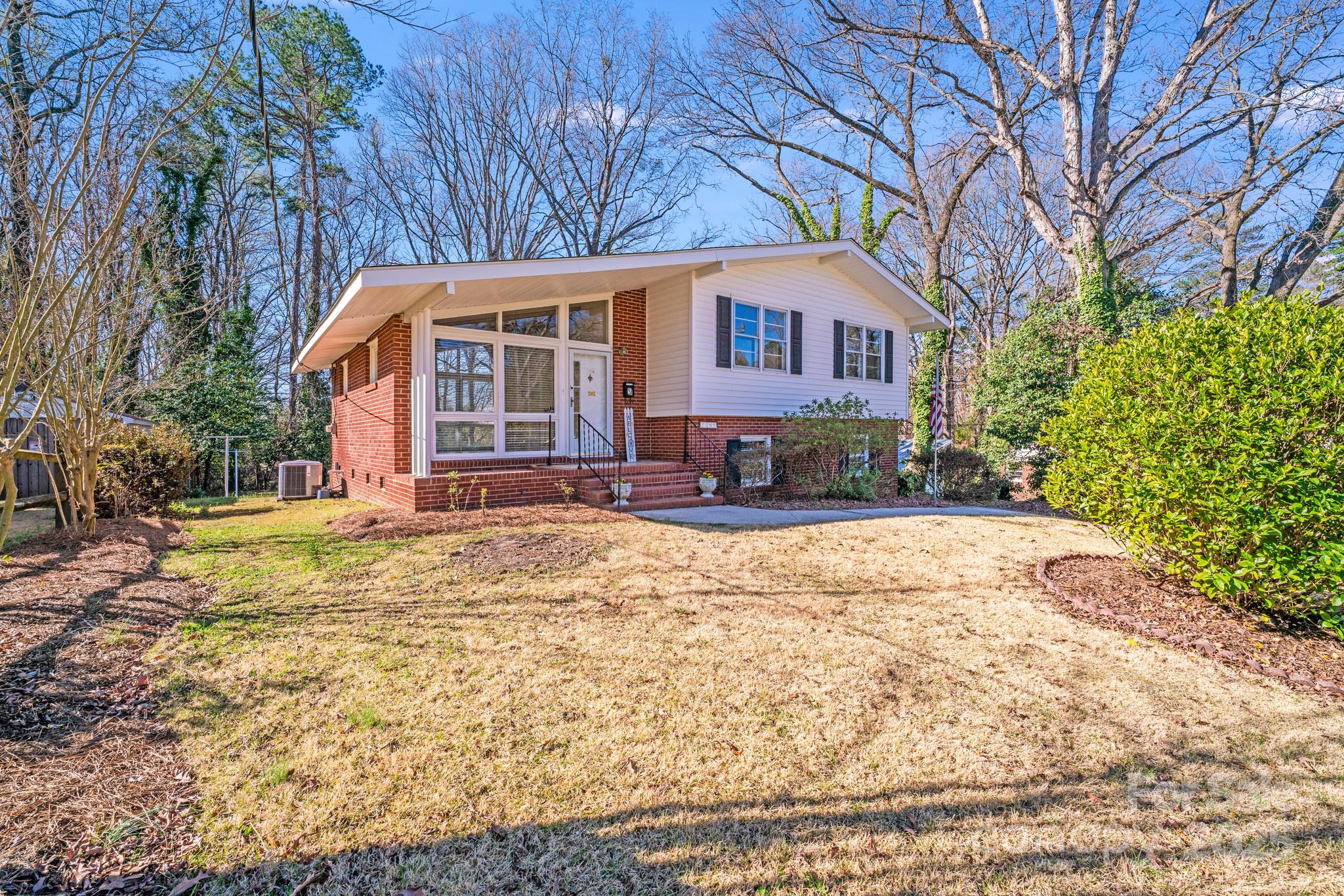 2300 Highlawn Drive Property Photo