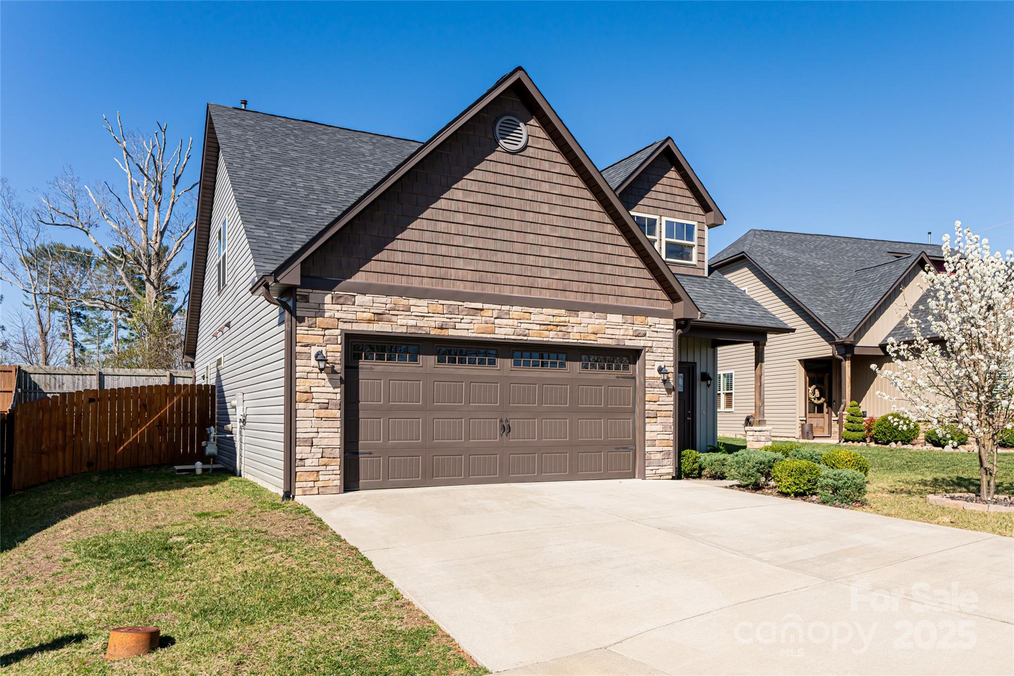 77 Halcyon Court Property Photo