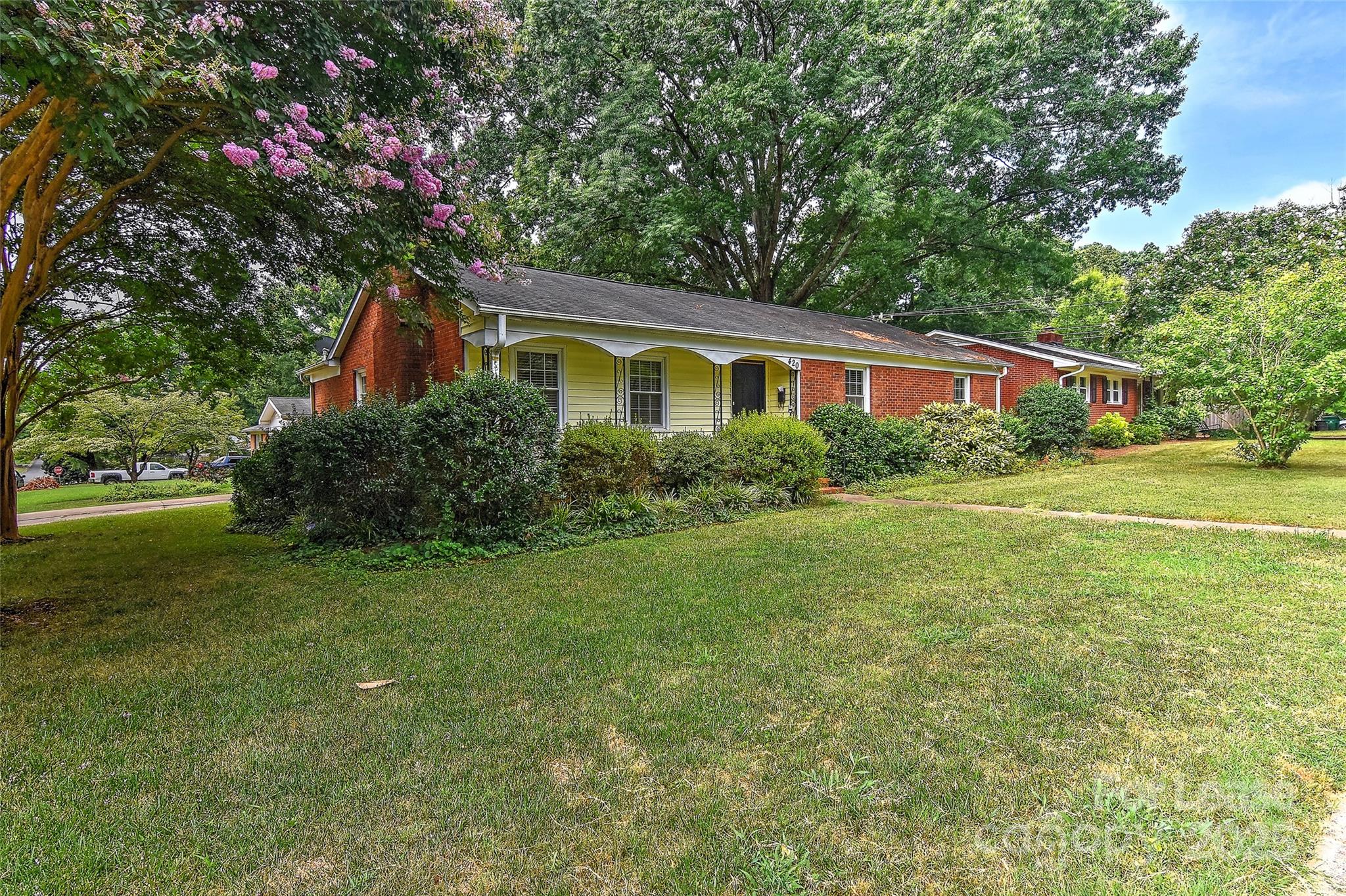 420 Seneca Place Property Photo 3