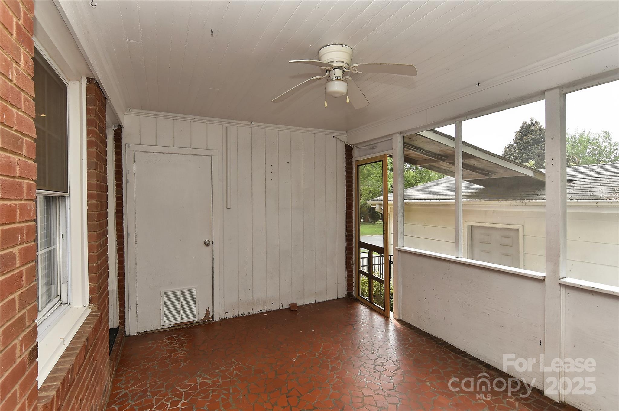420 Seneca Place Property Photo 28