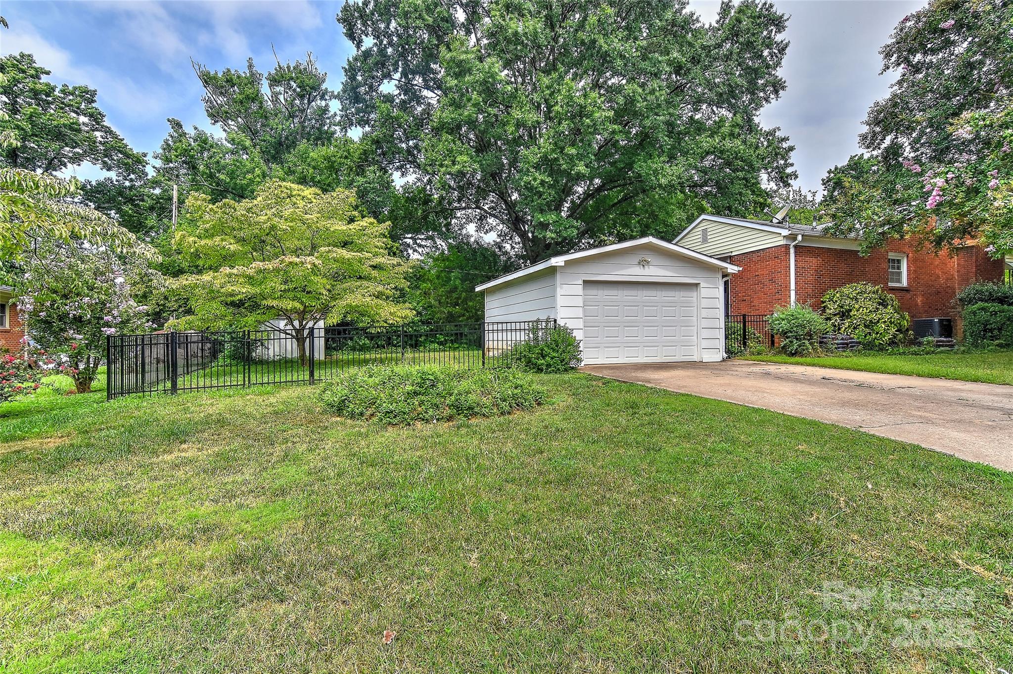 420 Seneca Place Property Photo 31