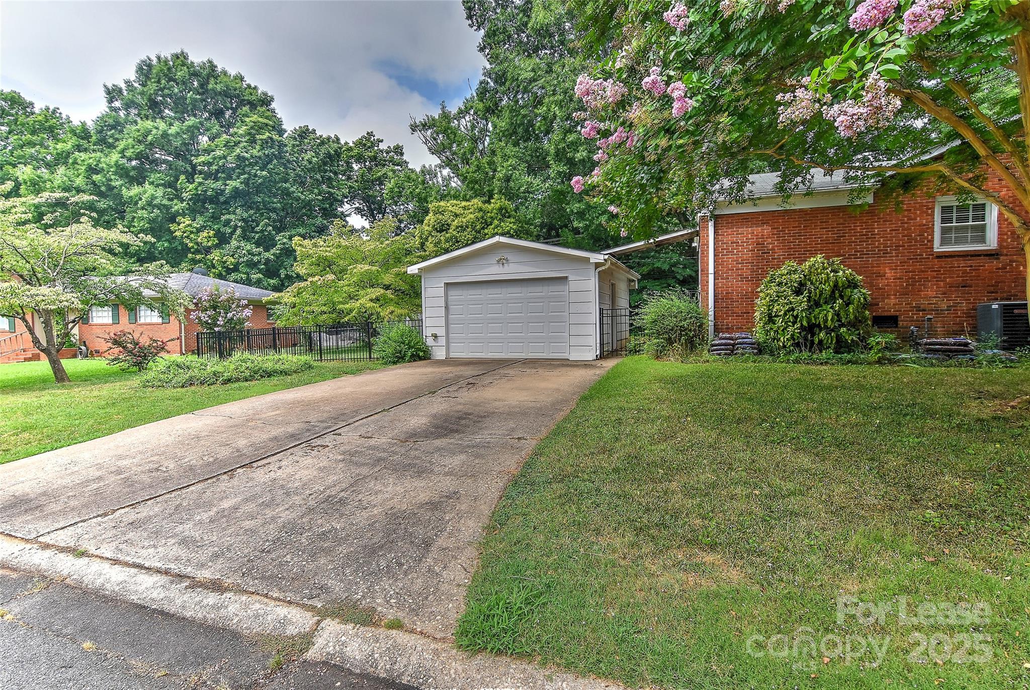420 Seneca Place Property Photo 32