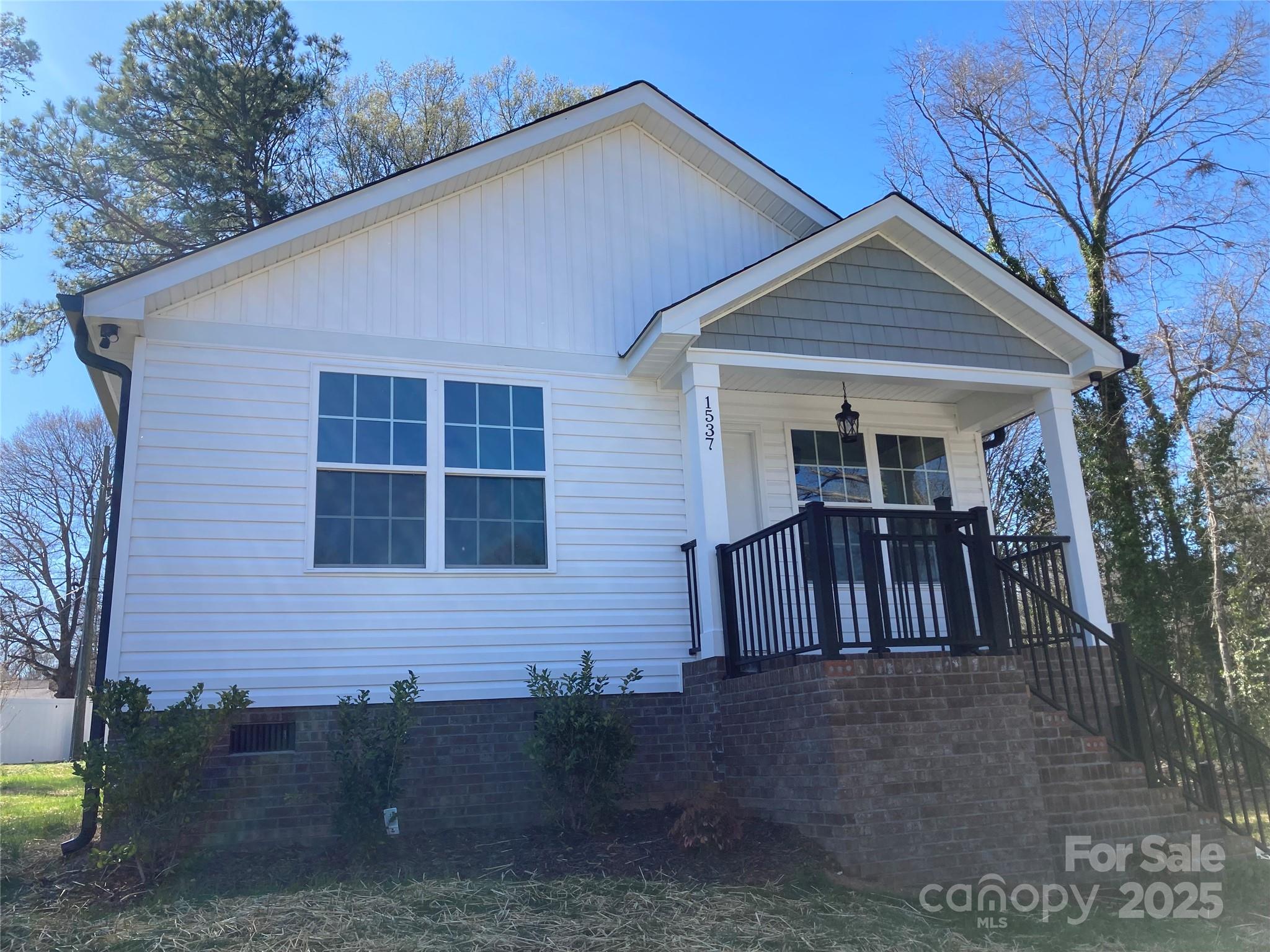 1537 Poston Circle Property Photo 1