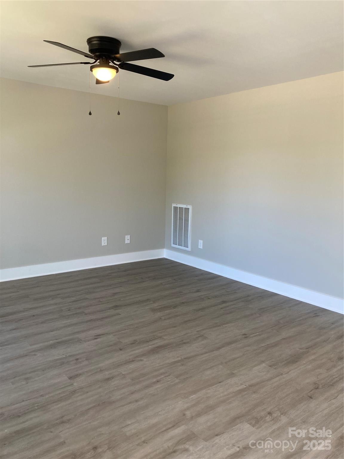 1537 Poston Circle Property Photo 3
