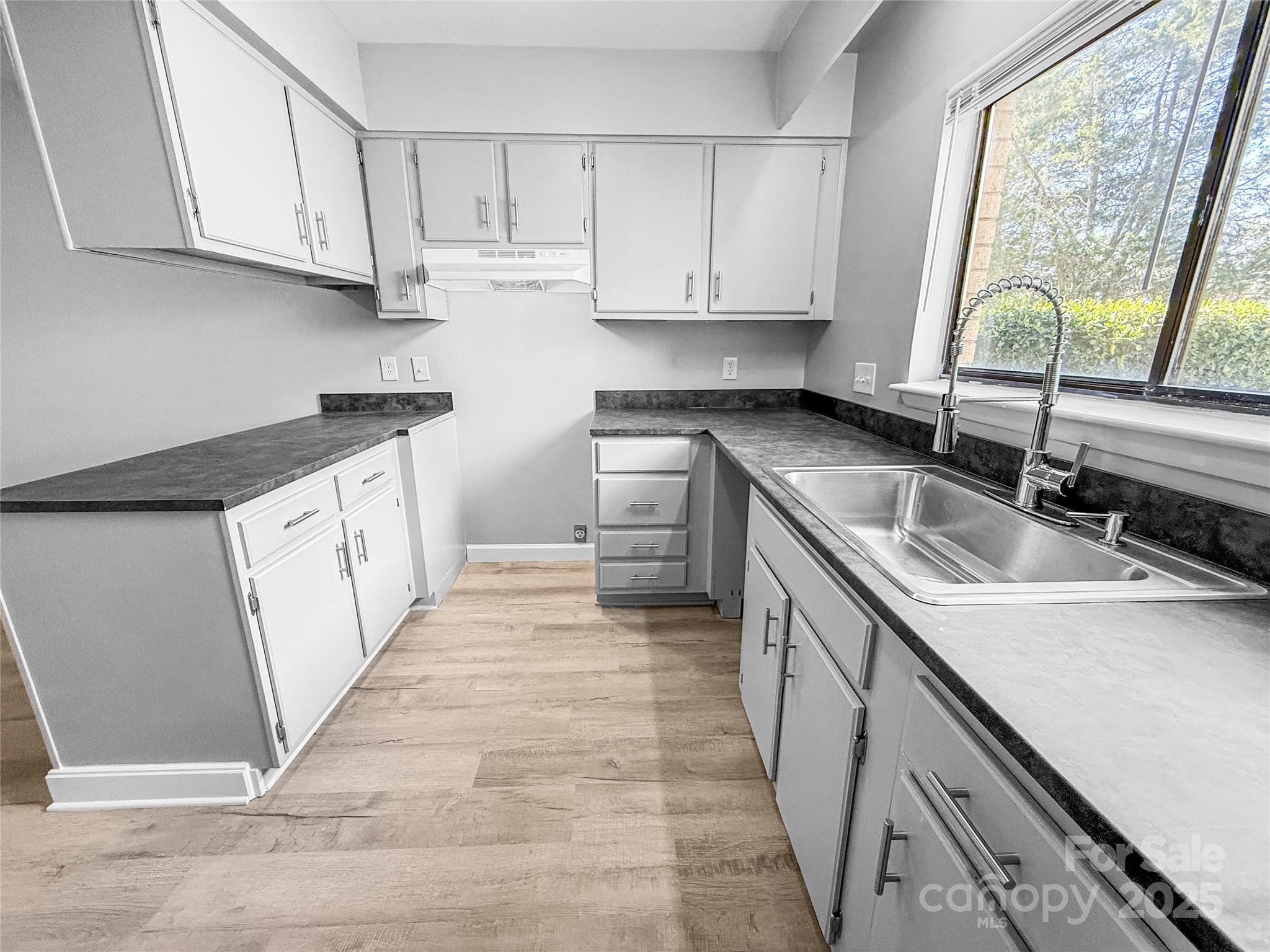 4814 Spring Lake Drive B Property Photo 1