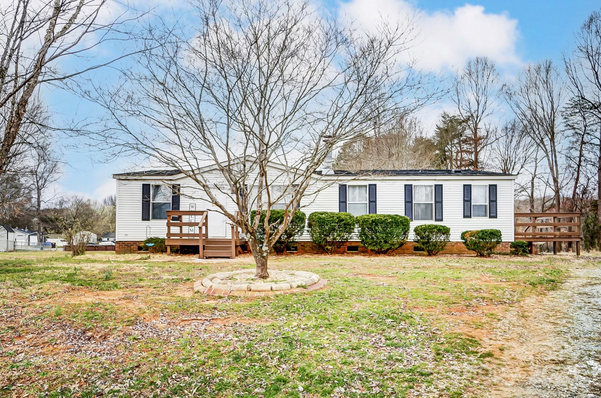 405 Briarwood Court Property Photo