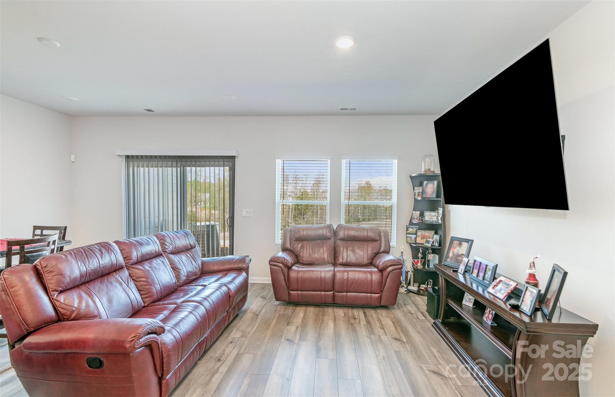 3870 County Down Avenue Property Photo 4