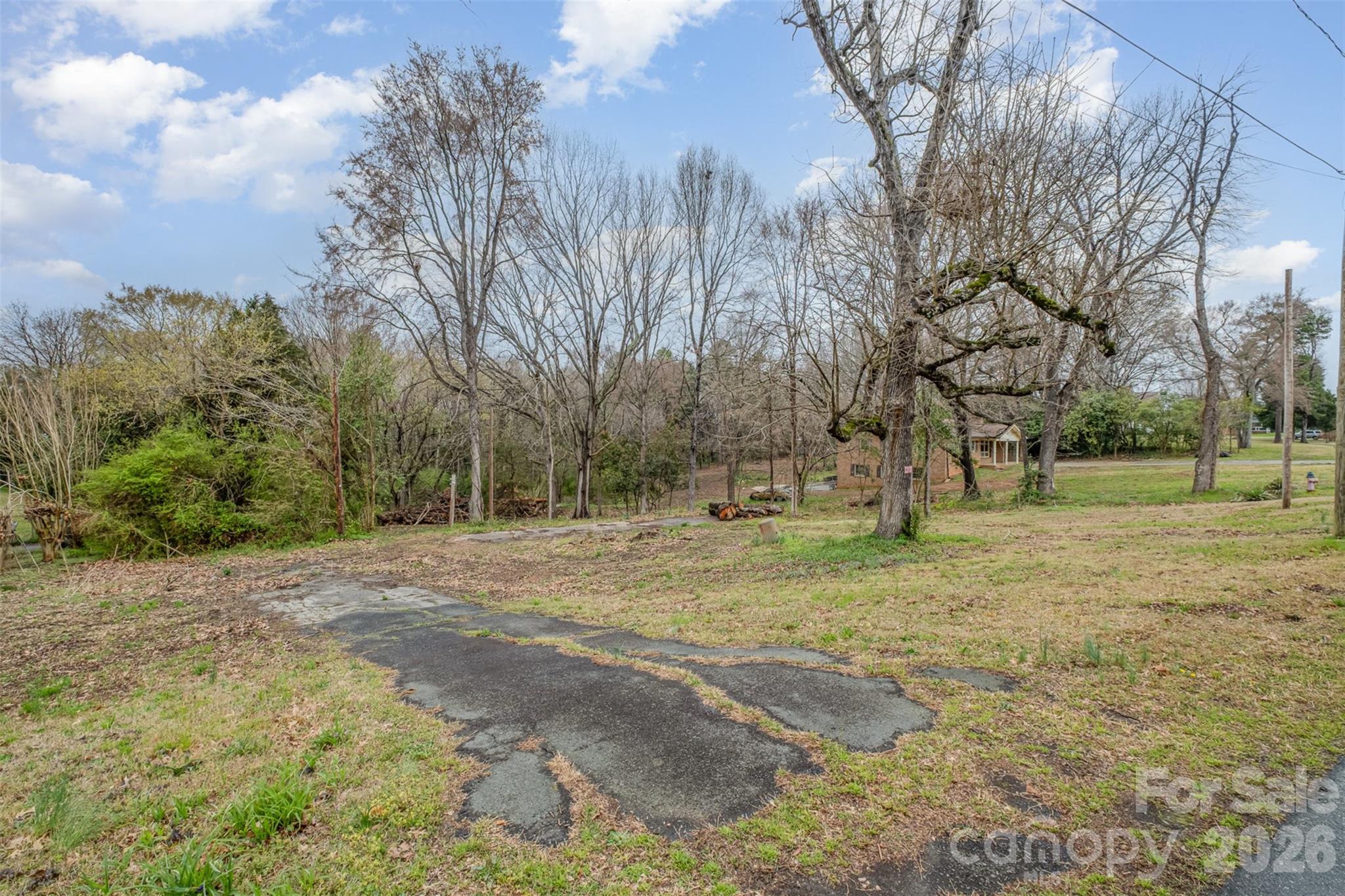 626 Flicker Street Property Photo 5