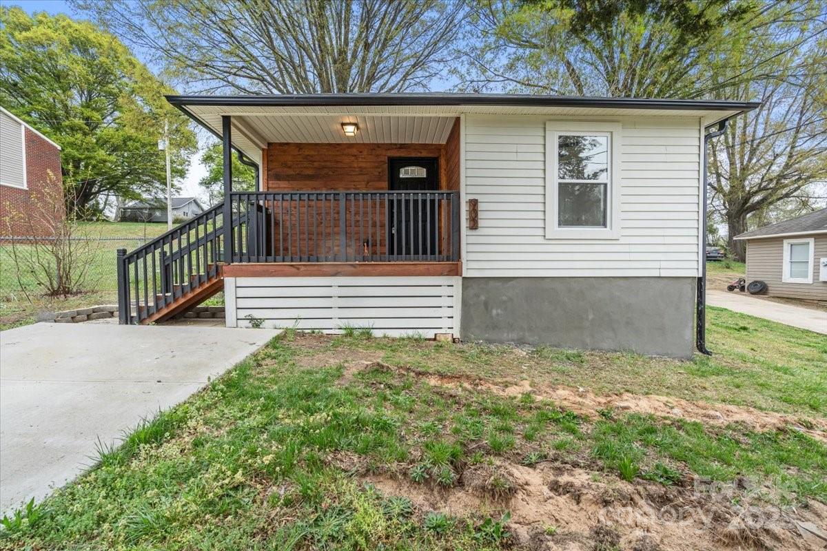 902 Grace Street Property Photo