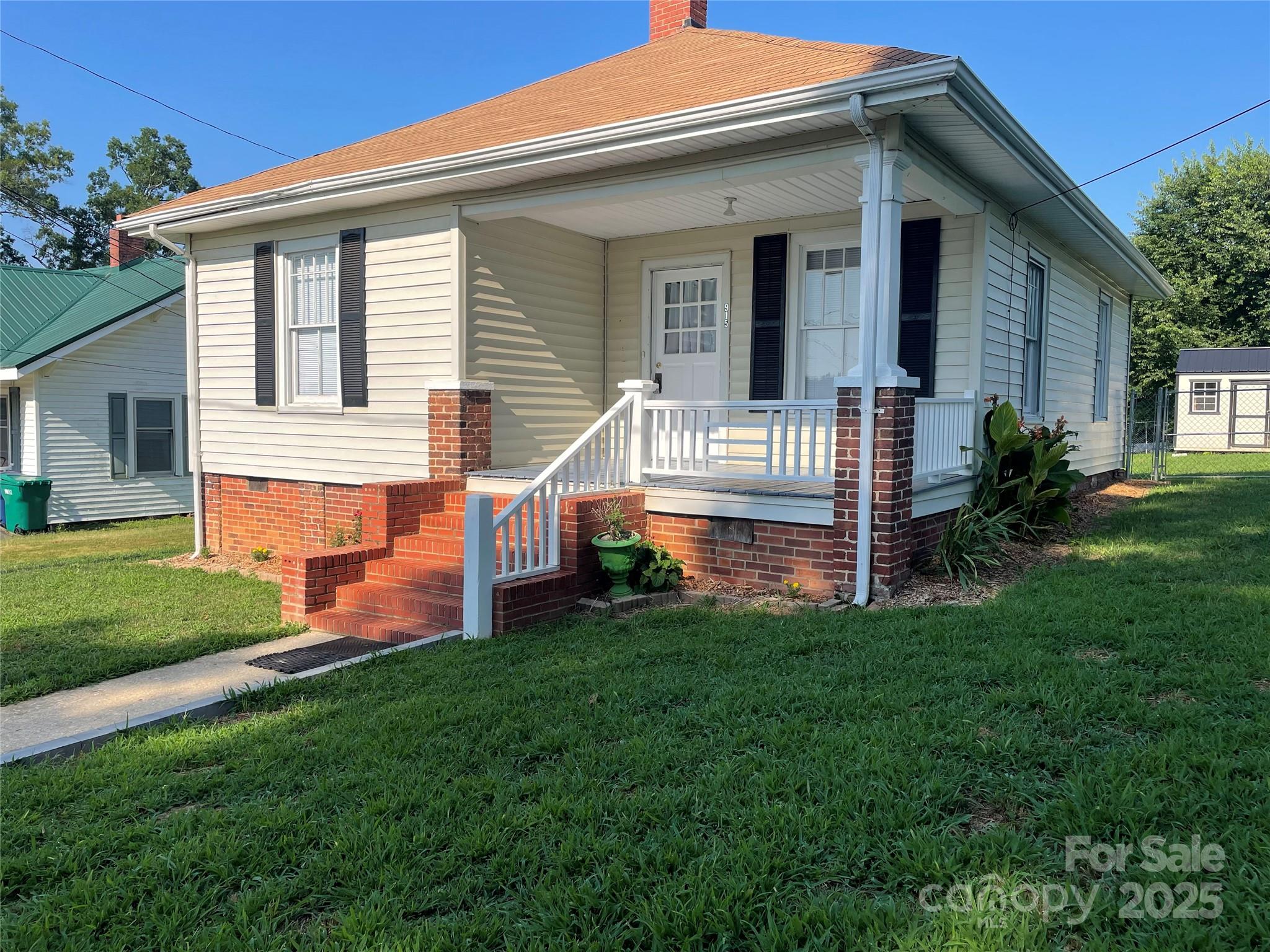915 Spruce Street Property Photo 1