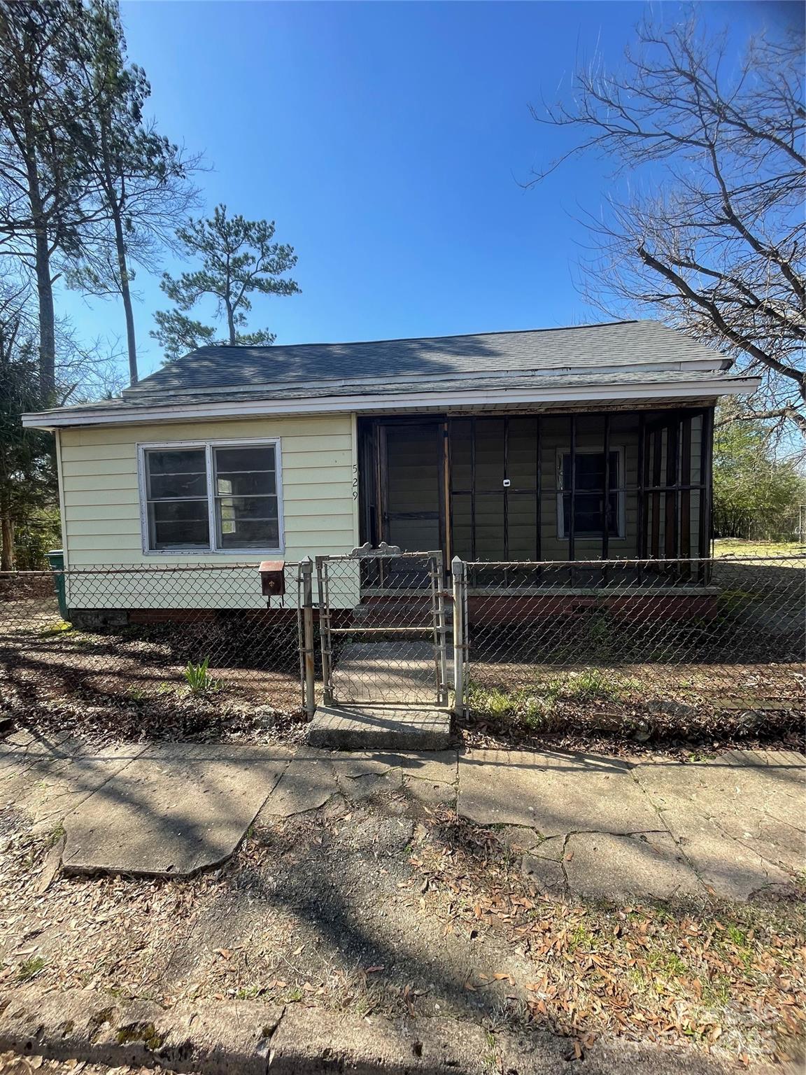 529 Devine Street Property Photo 1