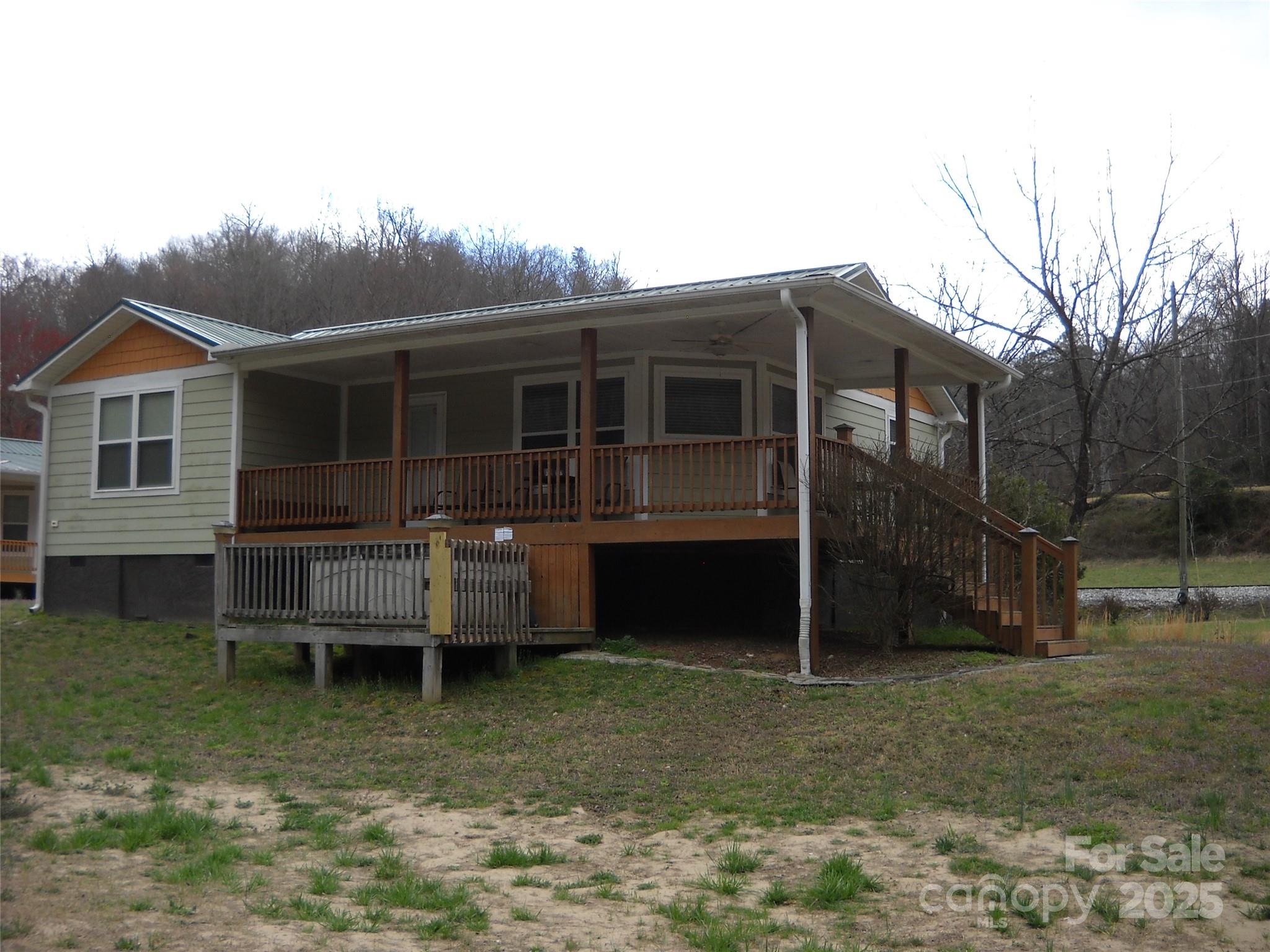 992 Hornet Drive Property Photo 2