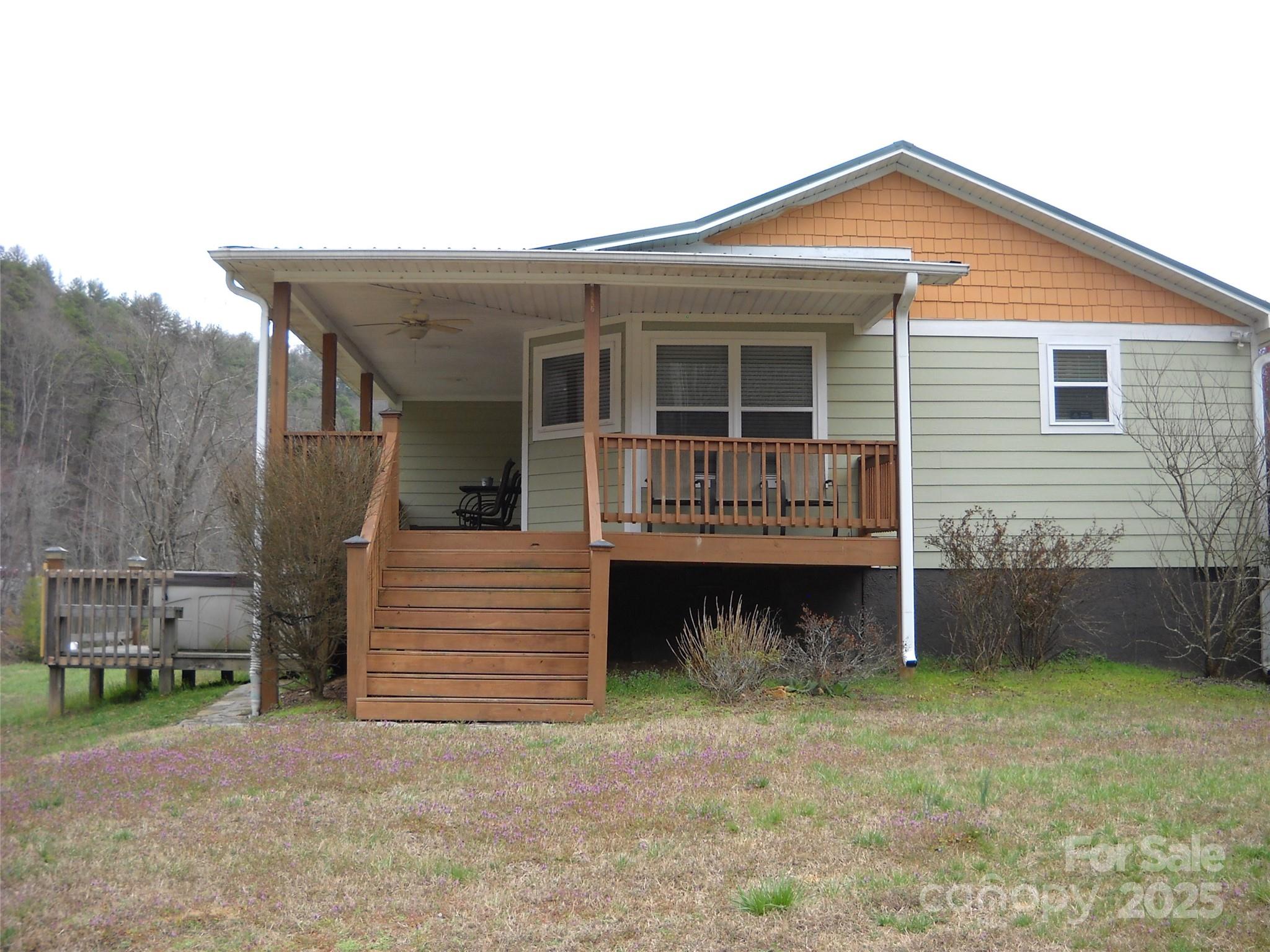 992 Hornet Drive Property Photo 4