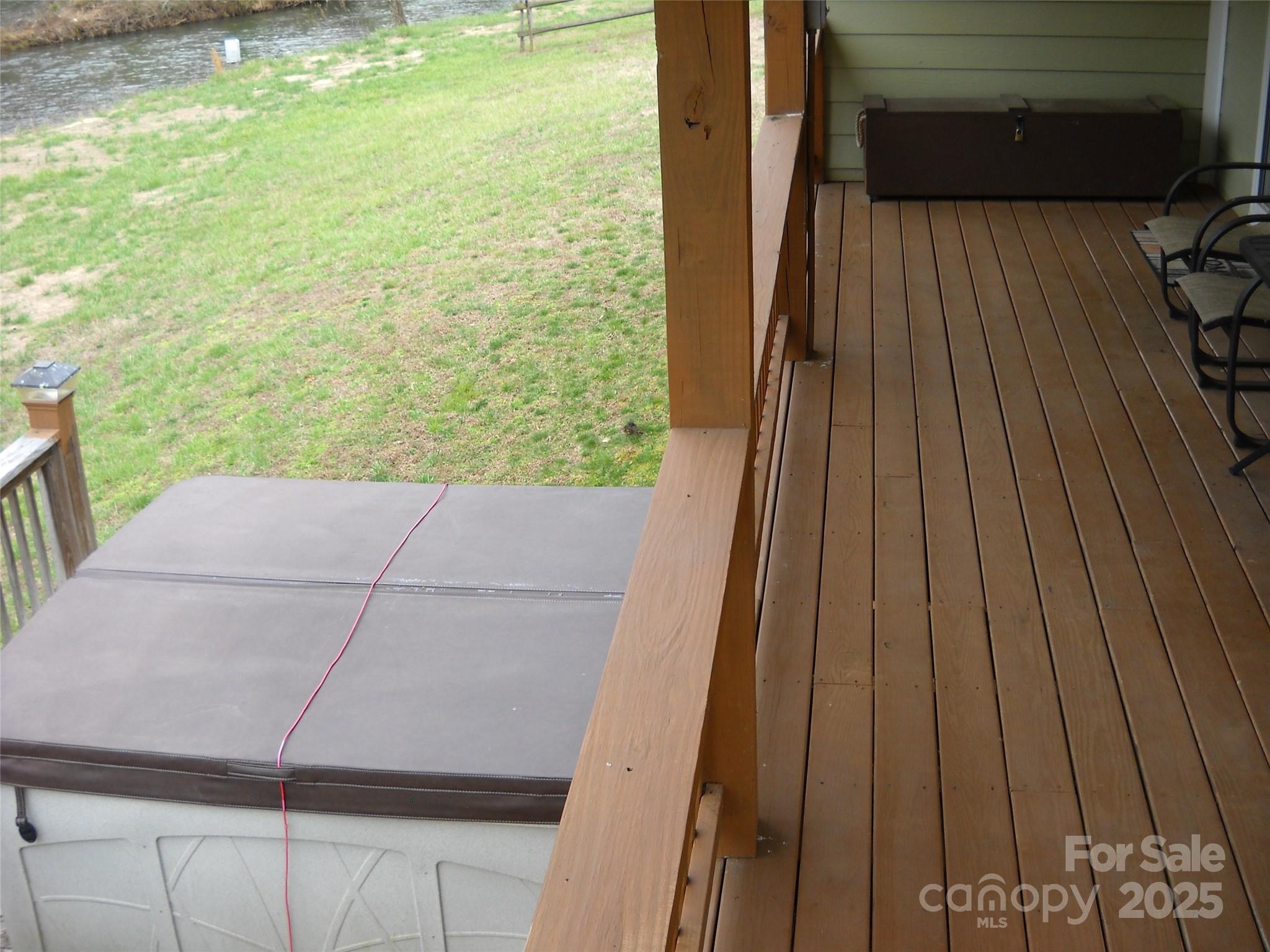 992 Hornet Drive Property Photo 8