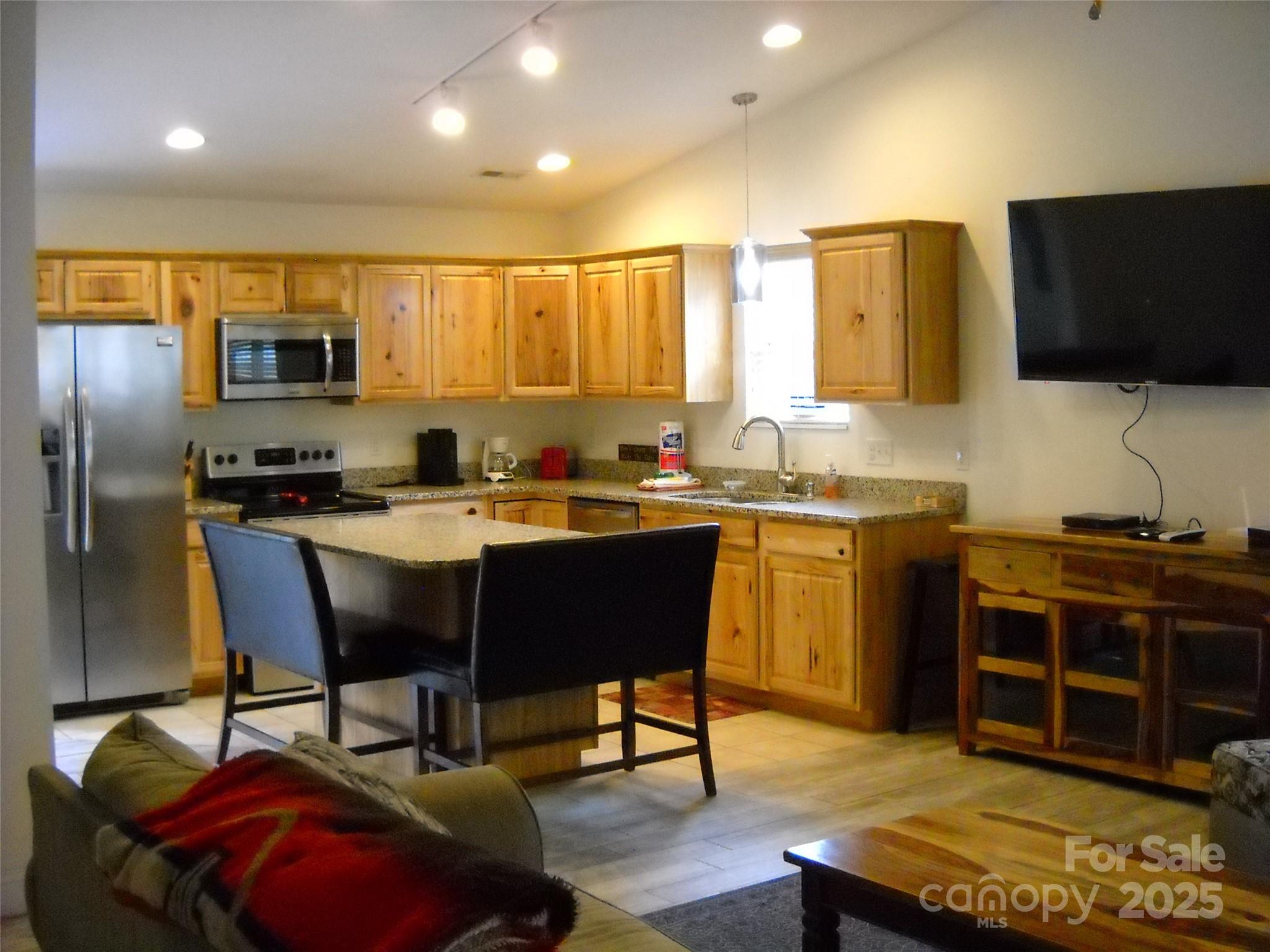 992 Hornet Drive Property Photo 12