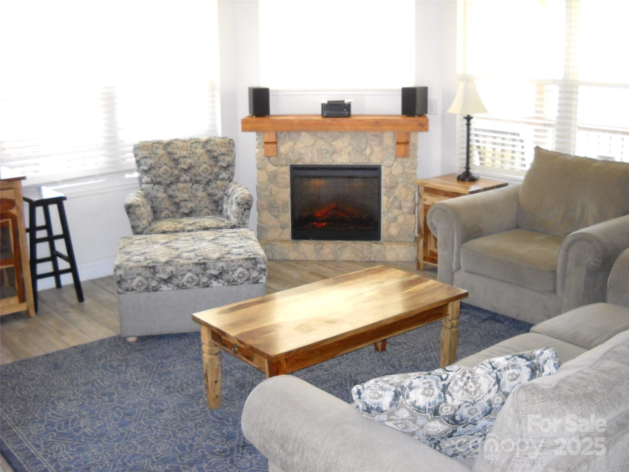 992 Hornet Drive Property Photo 14