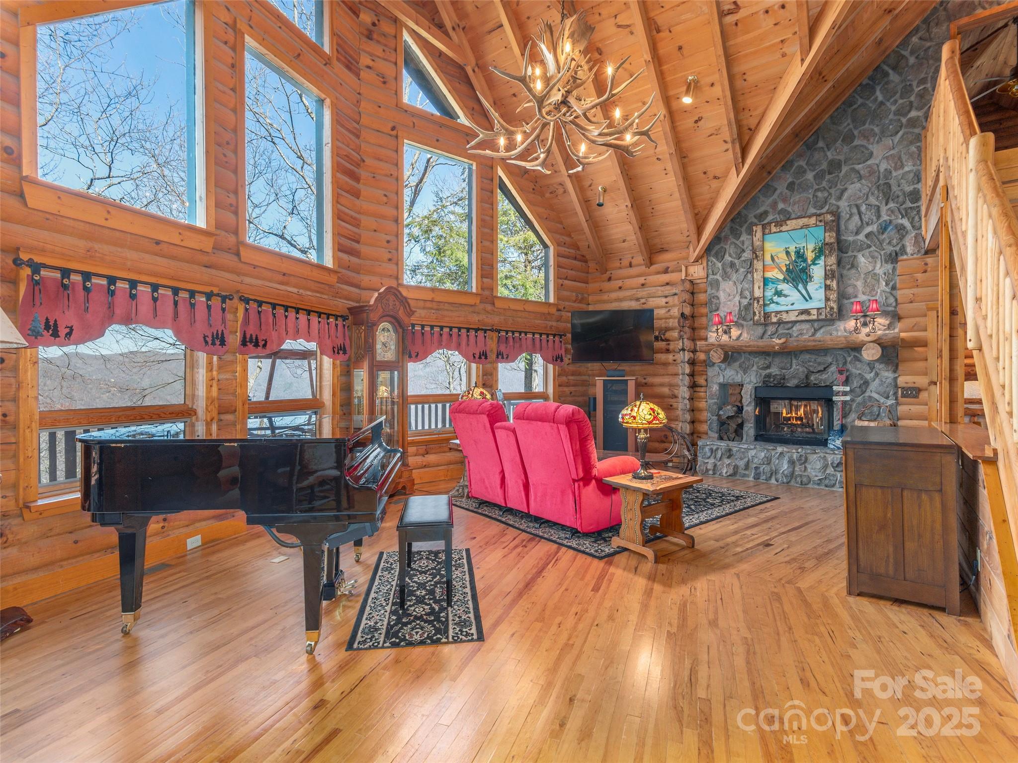 35 Falcon Crest Loop Property Photo 4