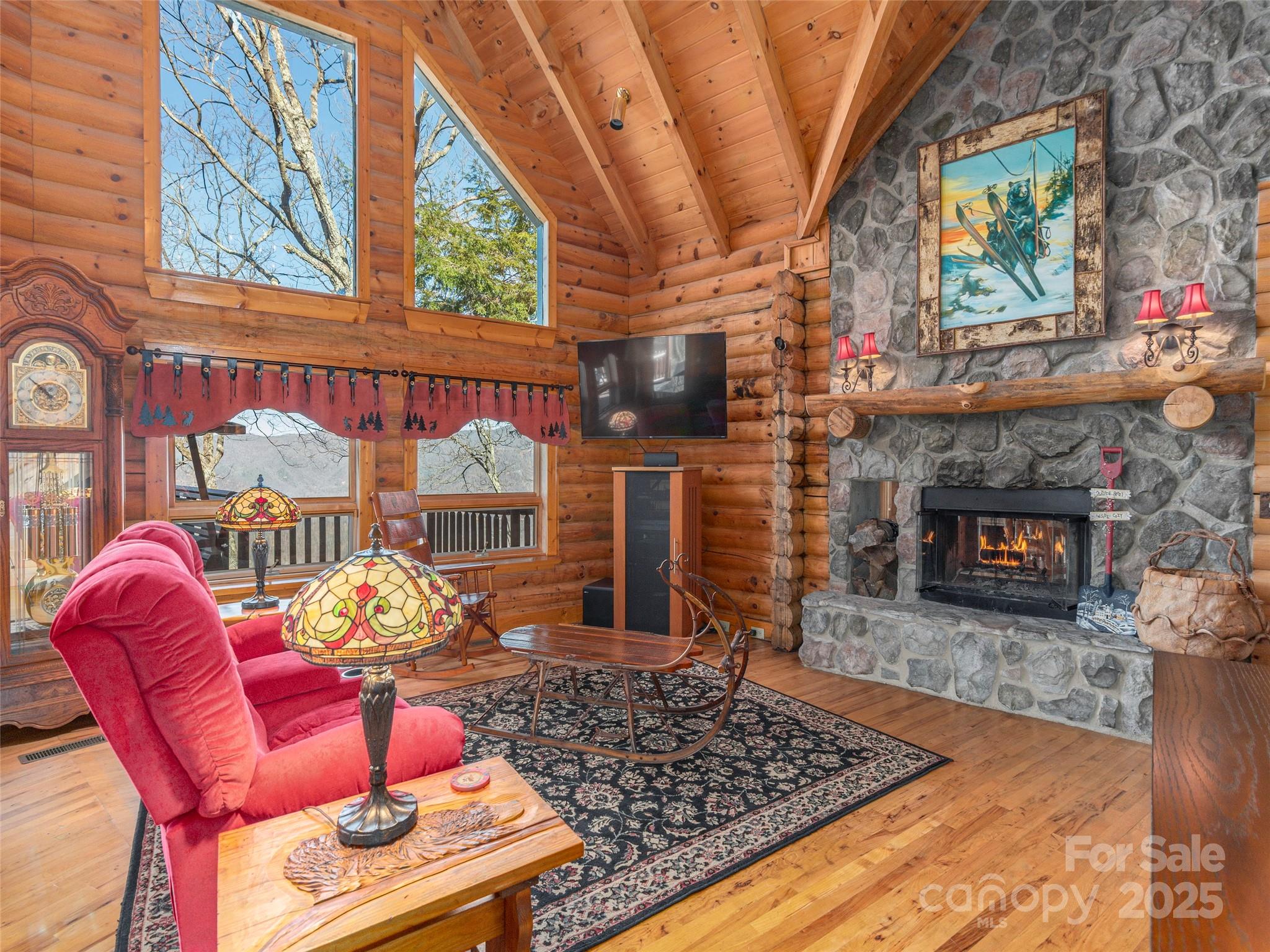 35 Falcon Crest Loop Property Photo 5