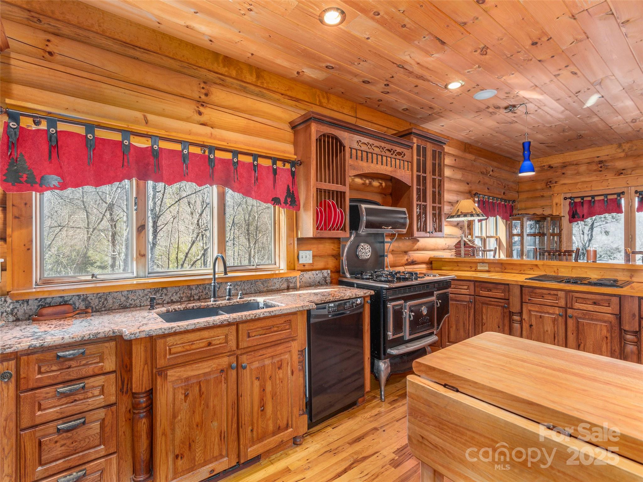 35 Falcon Crest Loop Property Photo 12