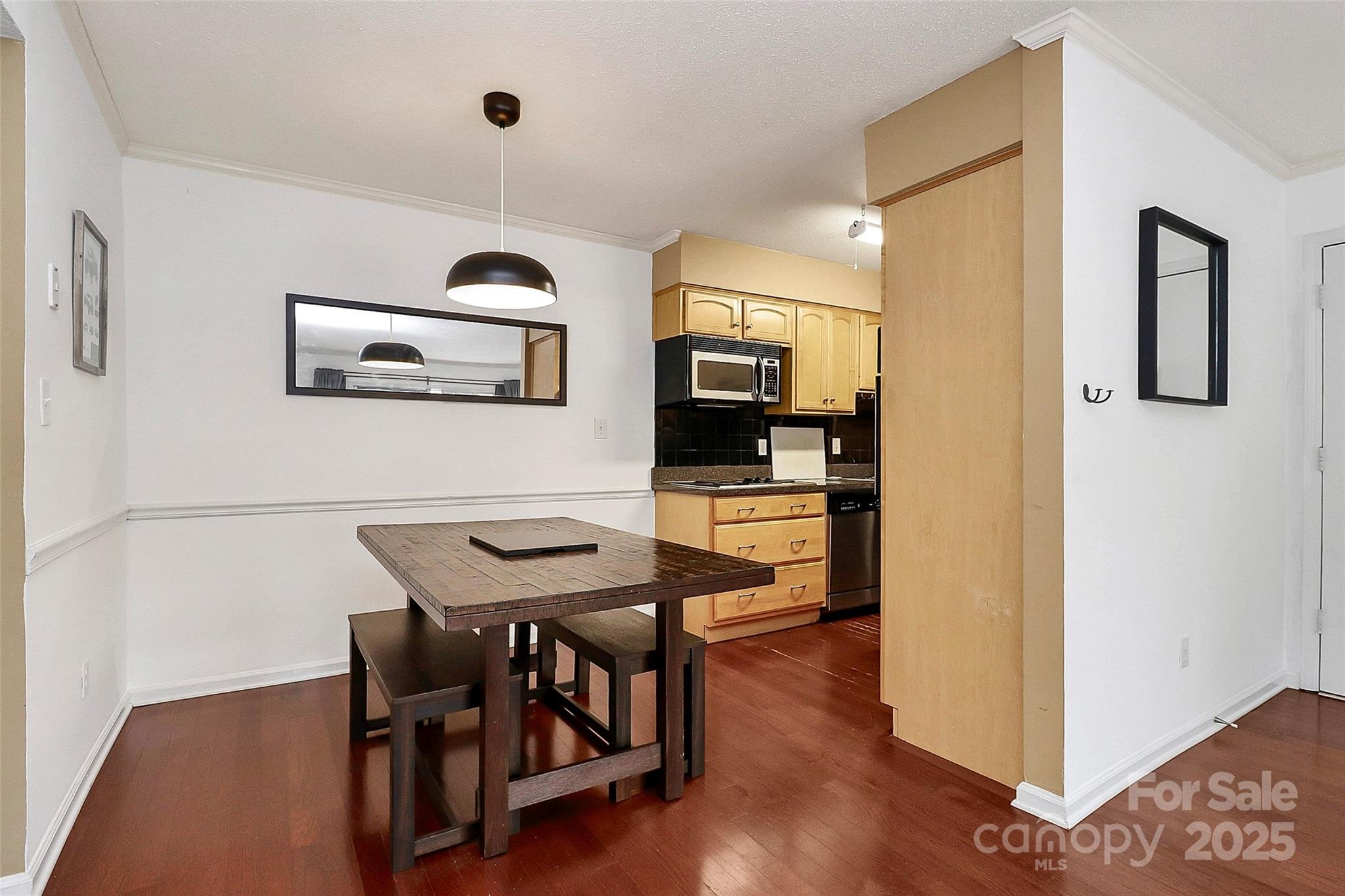 4743 Hedgemore Drive E Property Photo 3