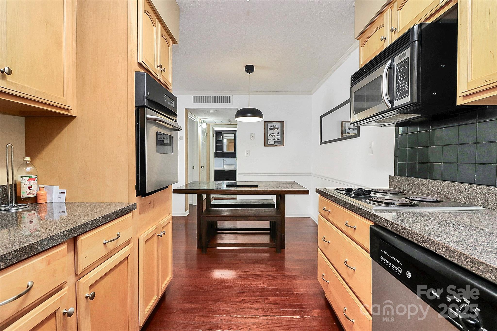 4743 Hedgemore Drive E Property Photo 4