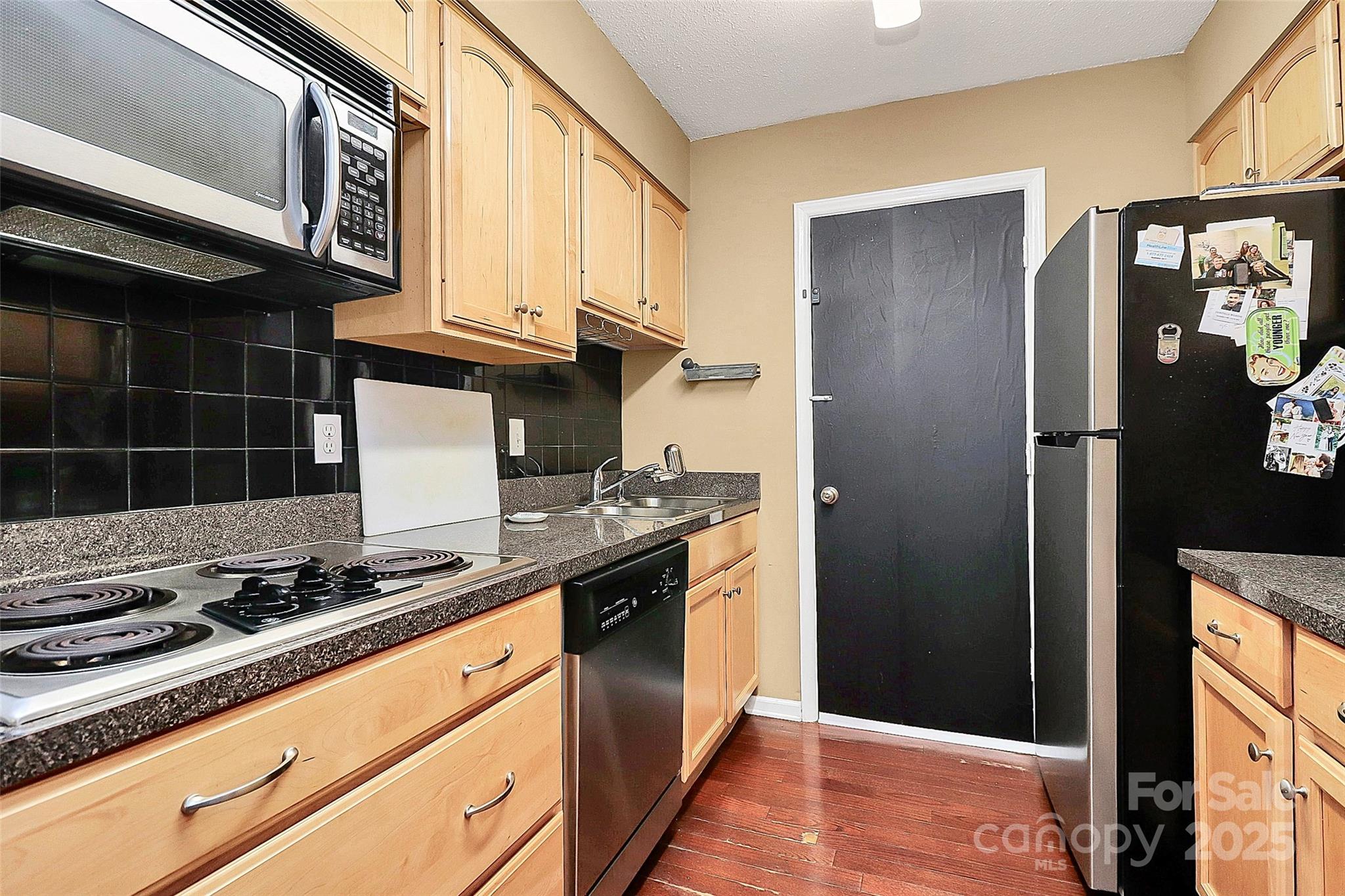 4743 Hedgemore Drive E Property Photo 5