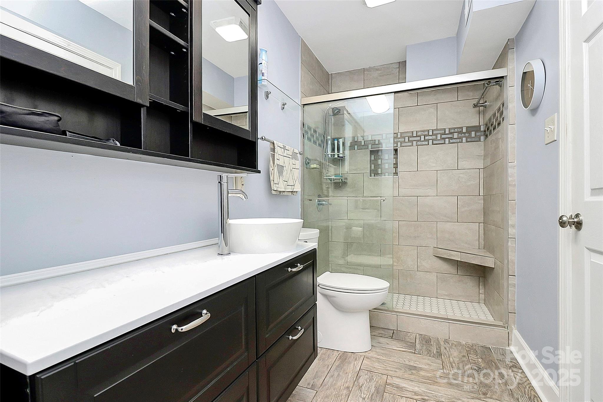 4743 Hedgemore Drive E Property Photo 9