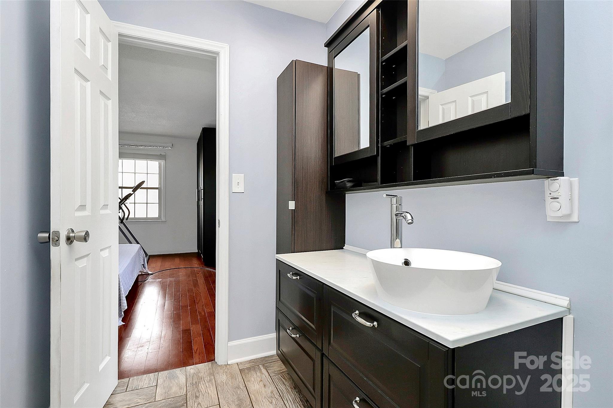 4743 Hedgemore Drive E Property Photo 10