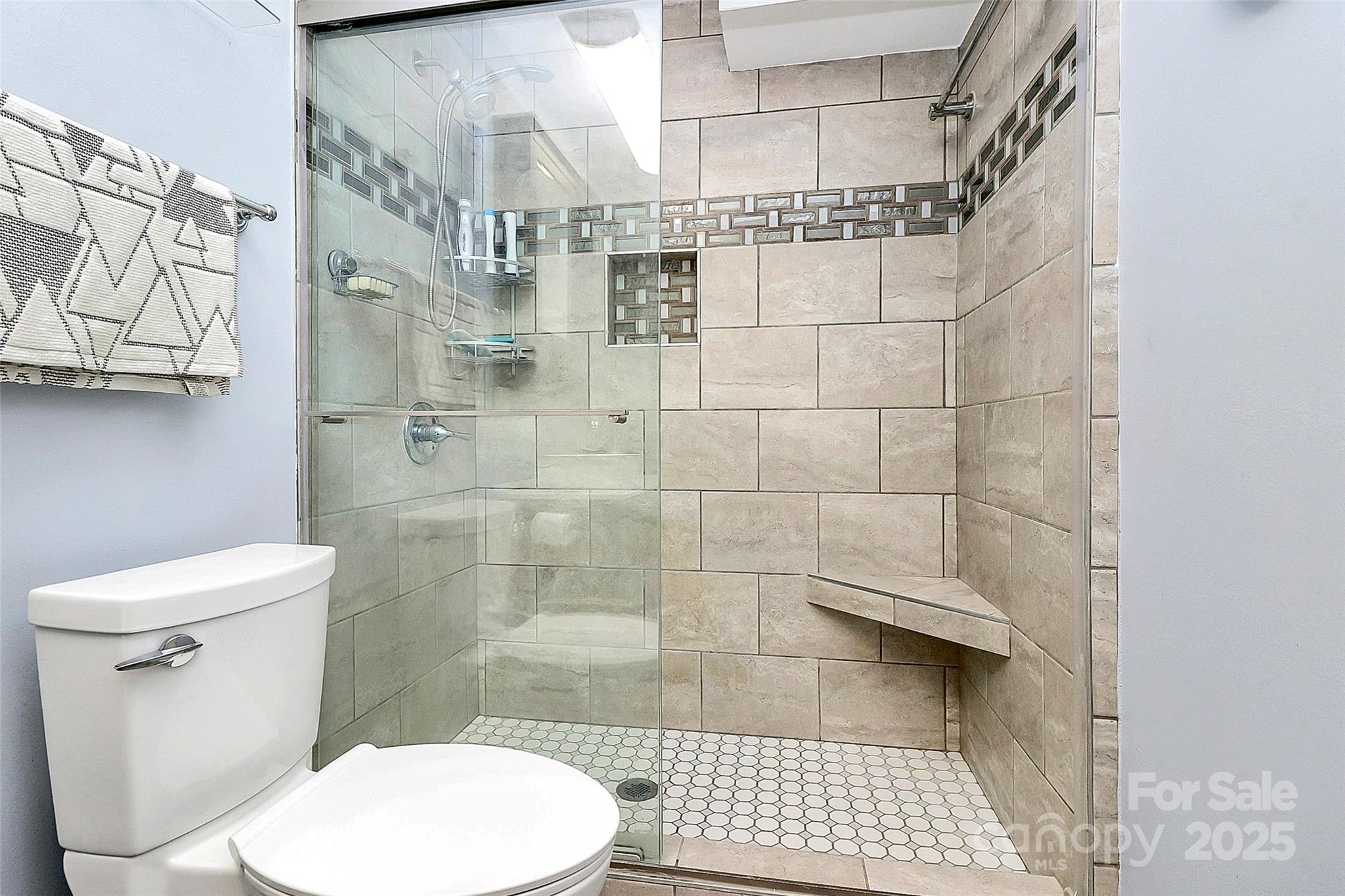 4743 Hedgemore Drive E Property Photo 11