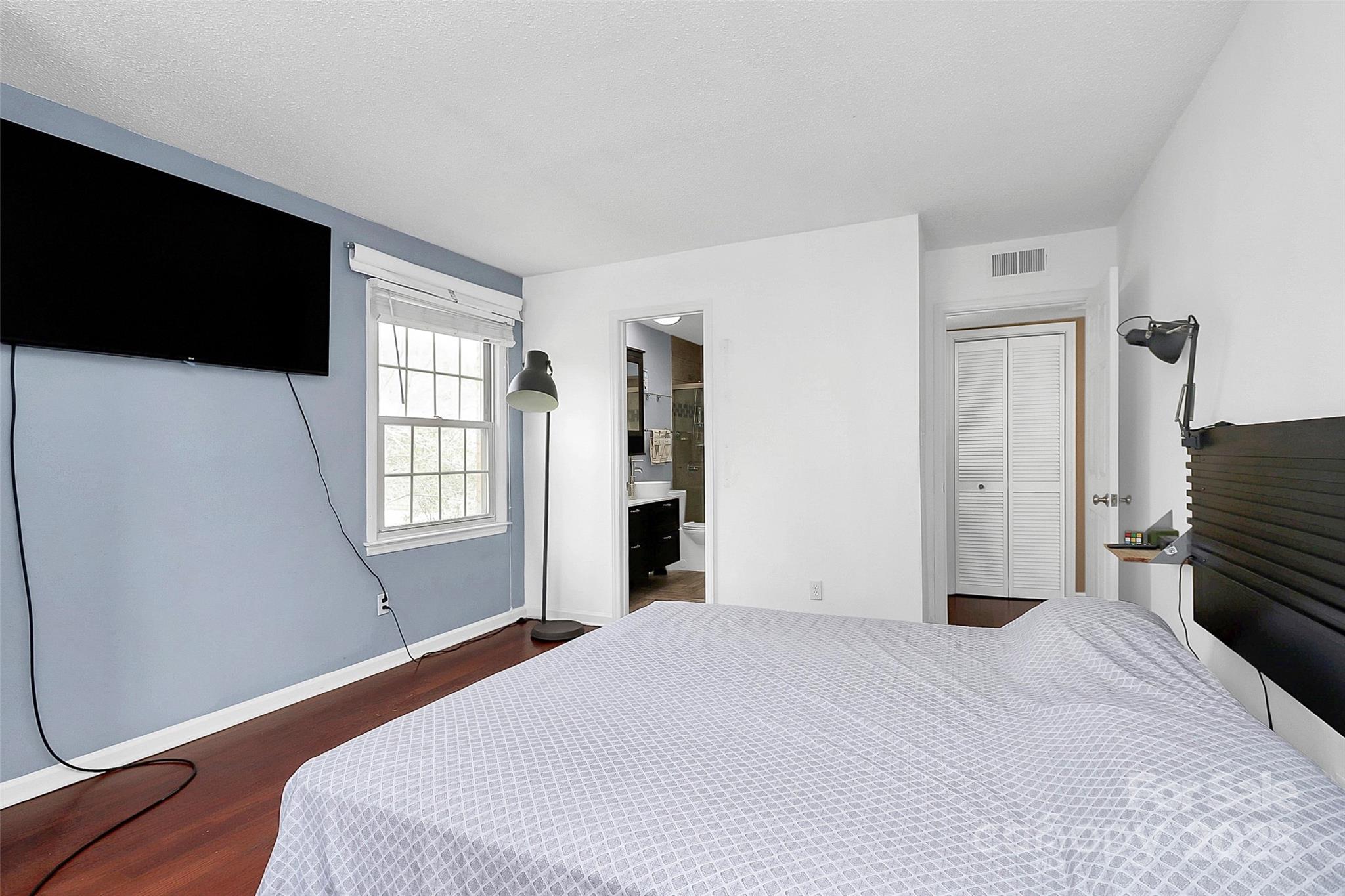 4743 Hedgemore Drive E Property Photo 12