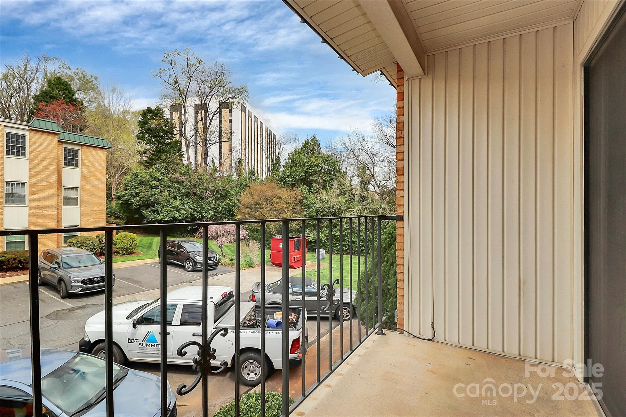 4743 Hedgemore Drive E Property Photo 14