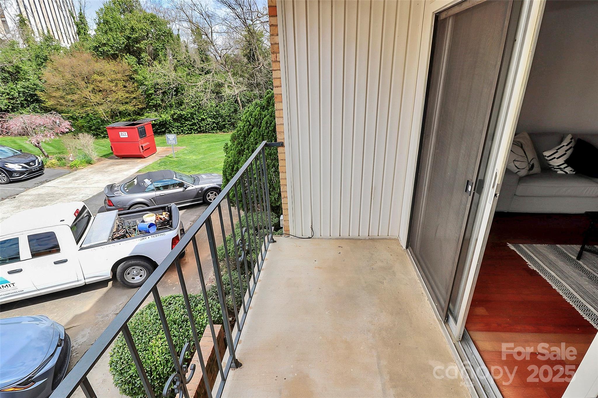 4743 Hedgemore Drive E Property Photo 15